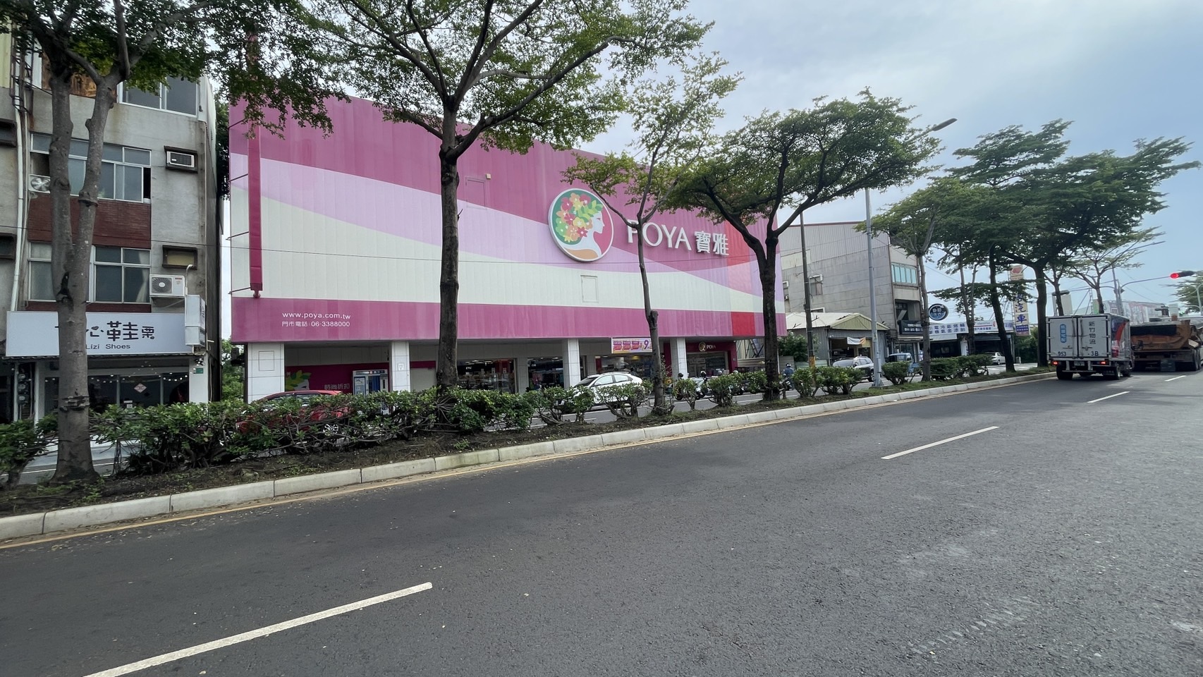 歸仁市中心大面寬燙金店住
