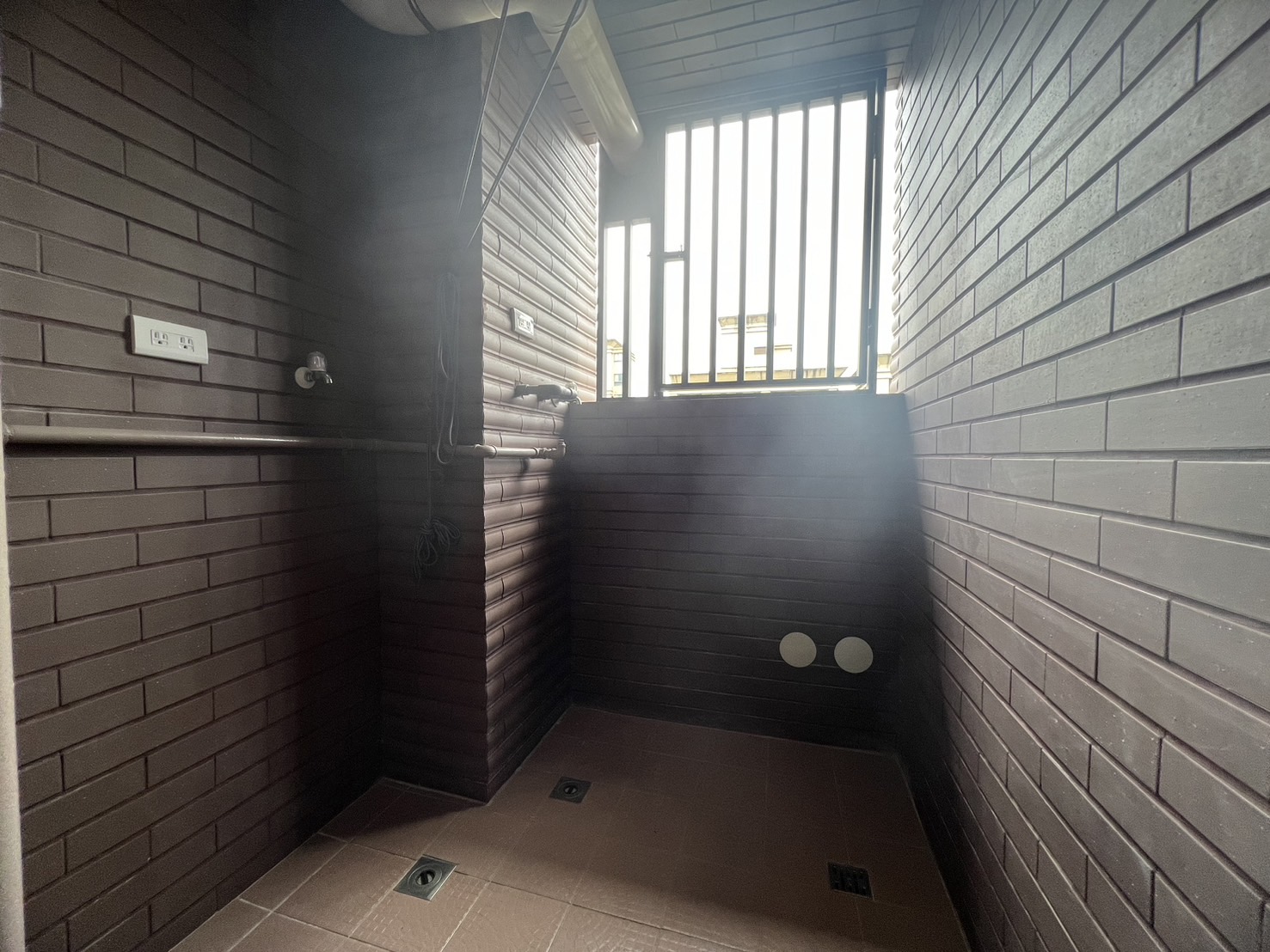 近麥當勞旁全新未住二房車