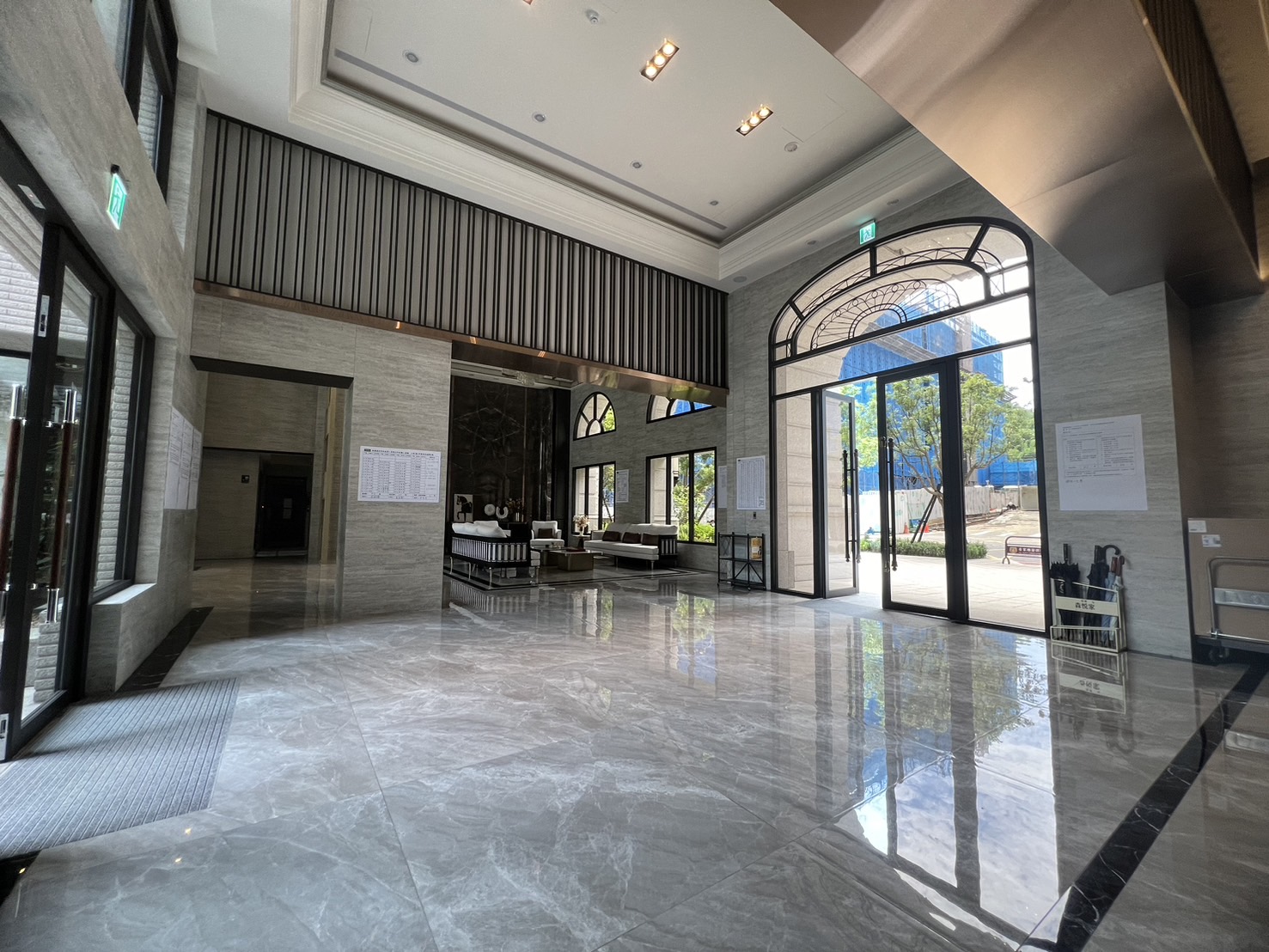 近麥當勞旁全新未住二房車