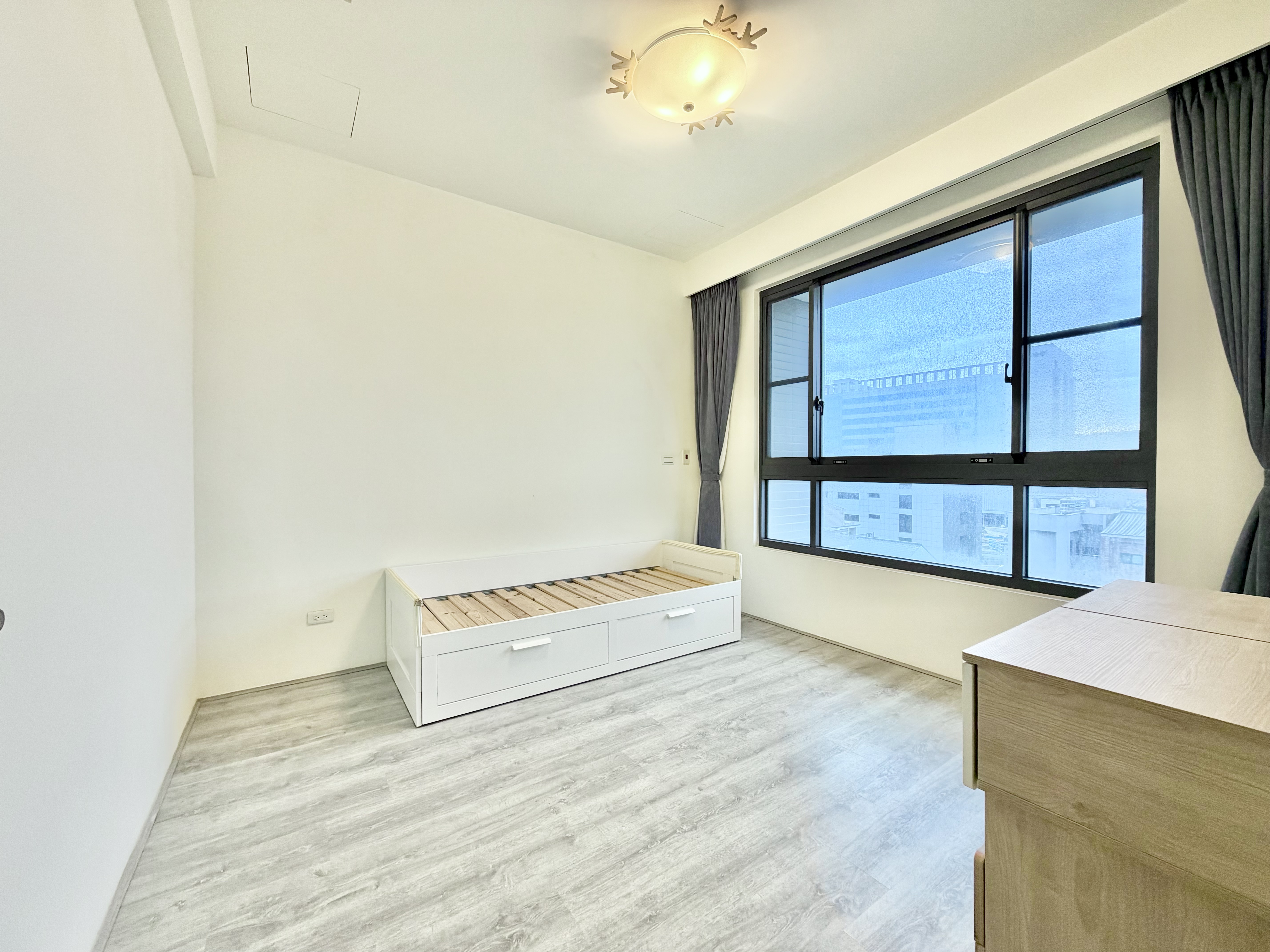 桃園高鐵電影院『曜見築』3+1房雙車位