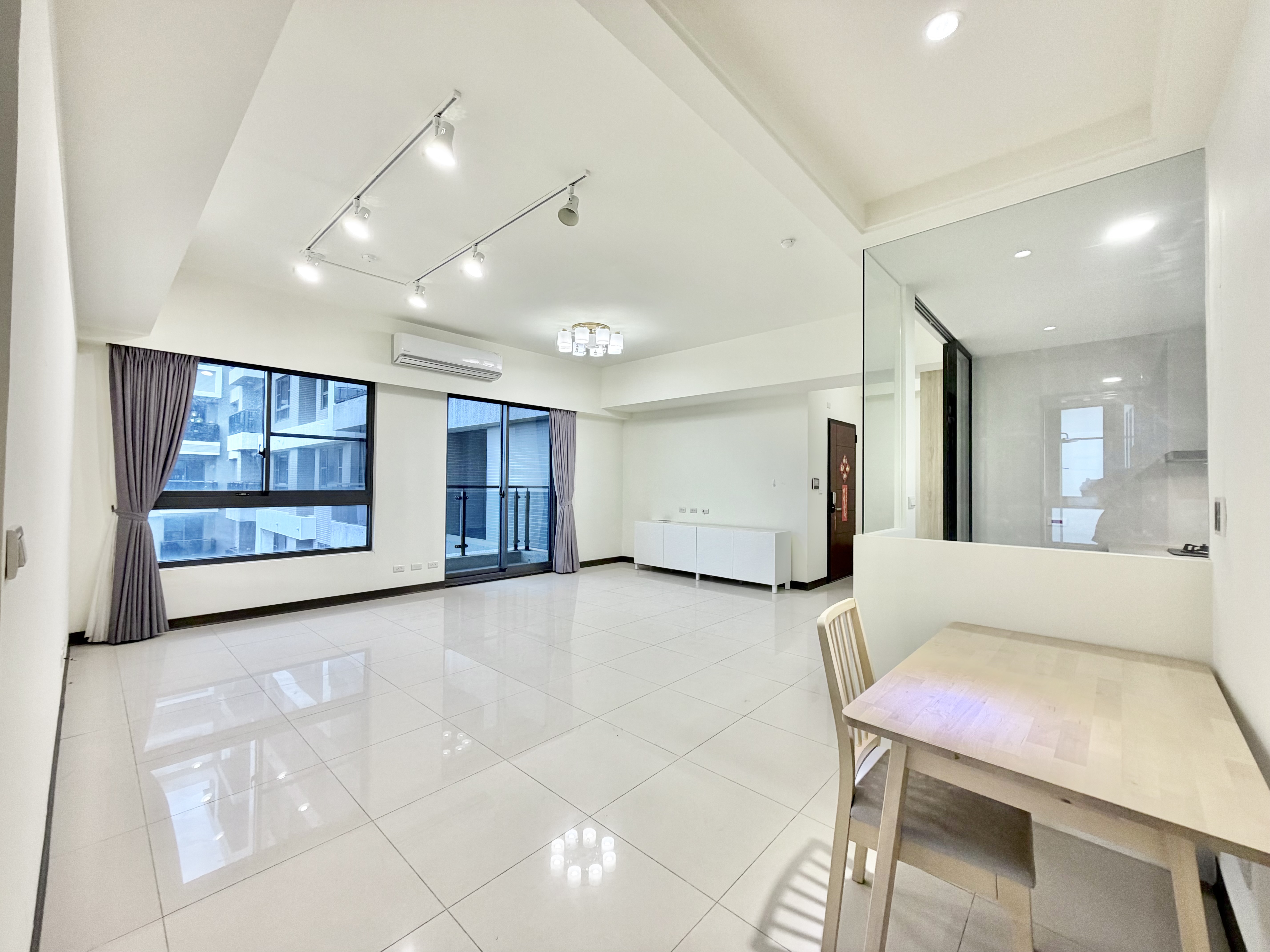 桃園高鐵電影院『曜見築』3+1房雙車位