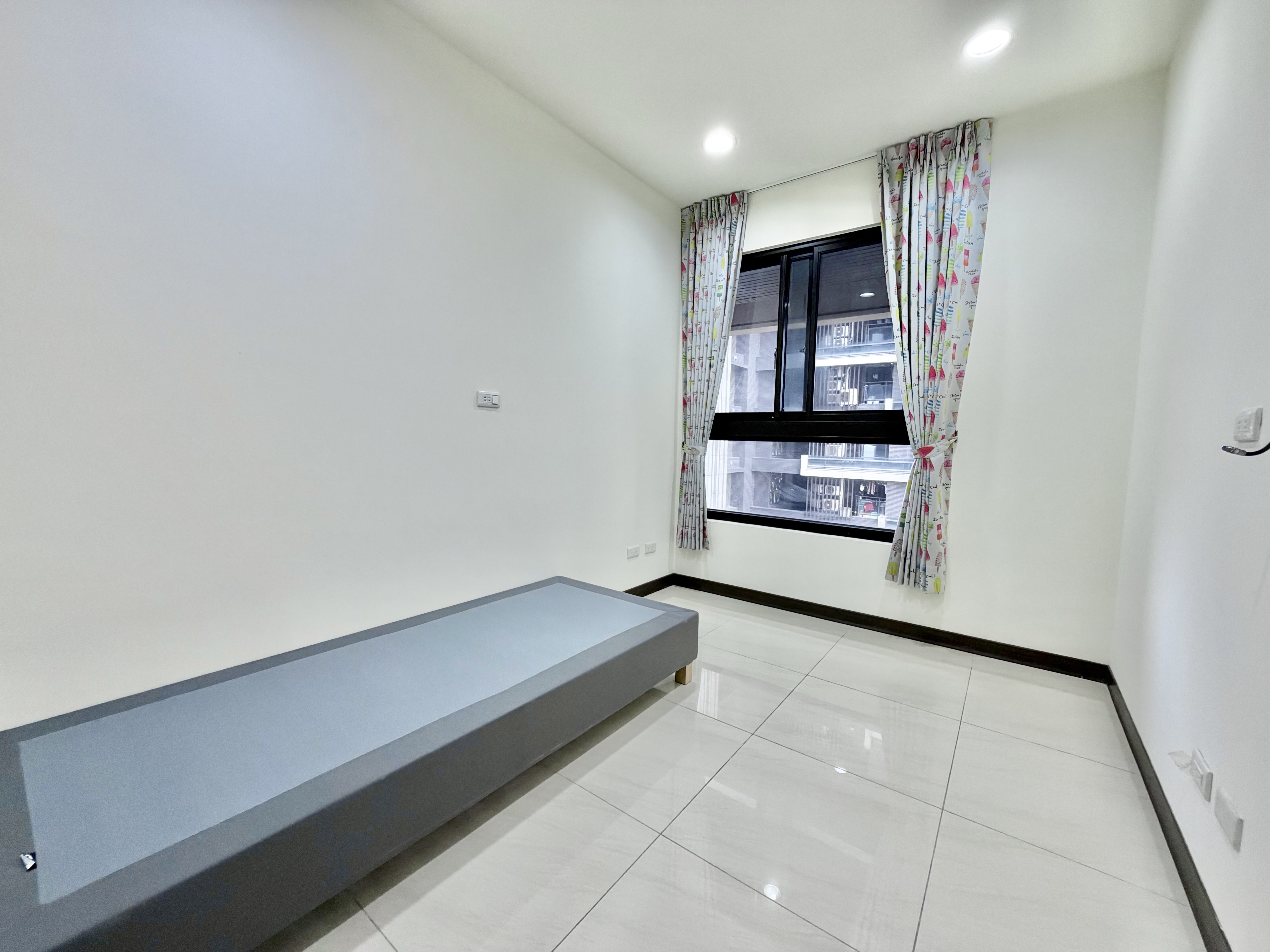 高鐵捷運A19『國峰苑』裝潢三房+車位