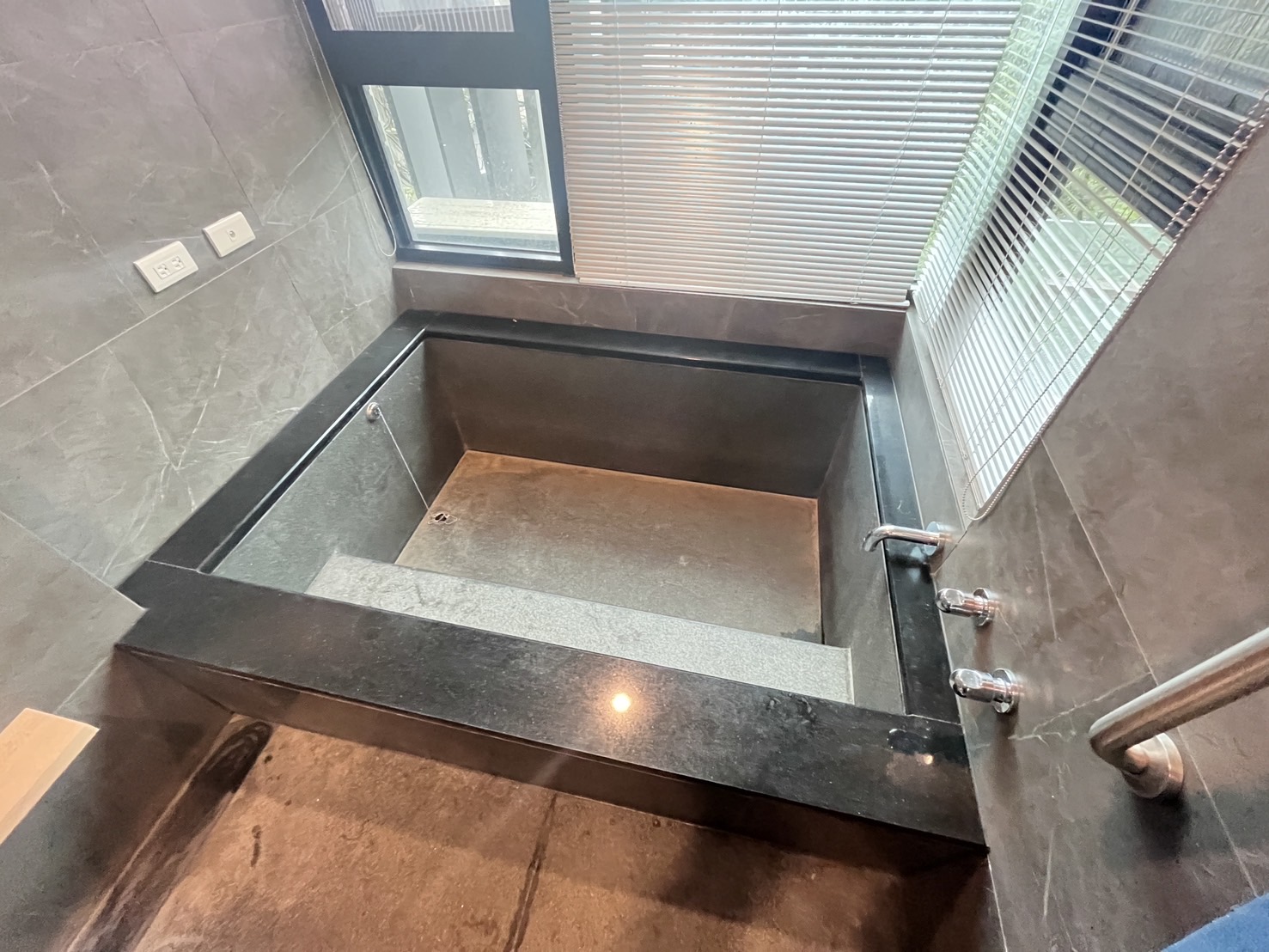 裸灩社區美湯屋出租