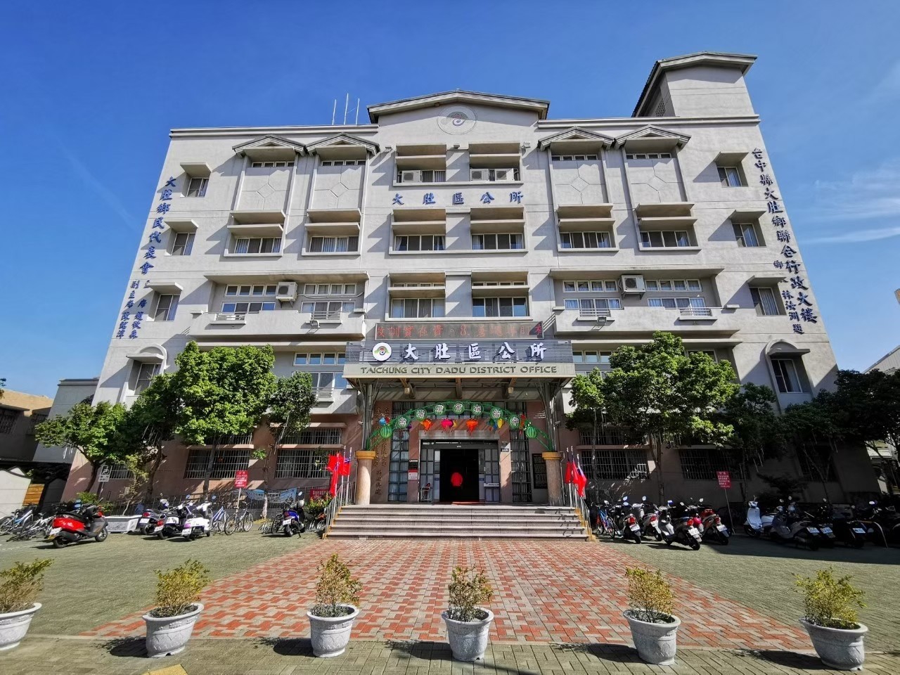 大肚《日光郡》邊間透天7房格局適合自住收租