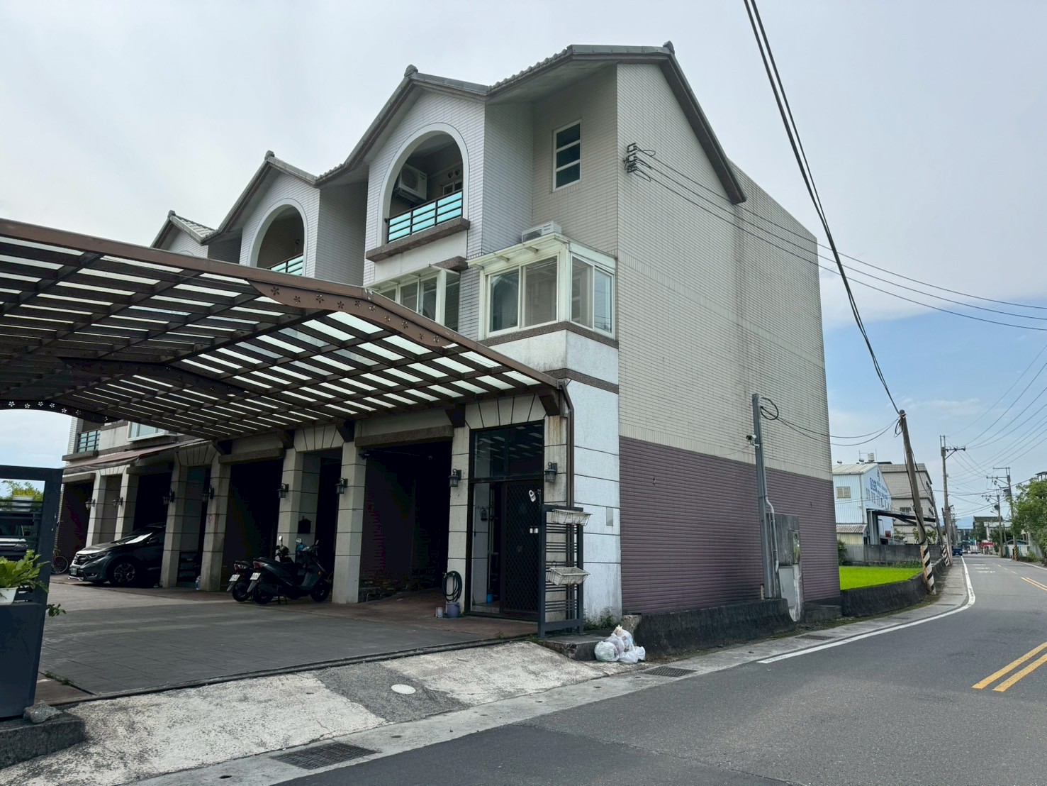 永慶許書豪★羅東轉運站旁邊間3套房別墅
