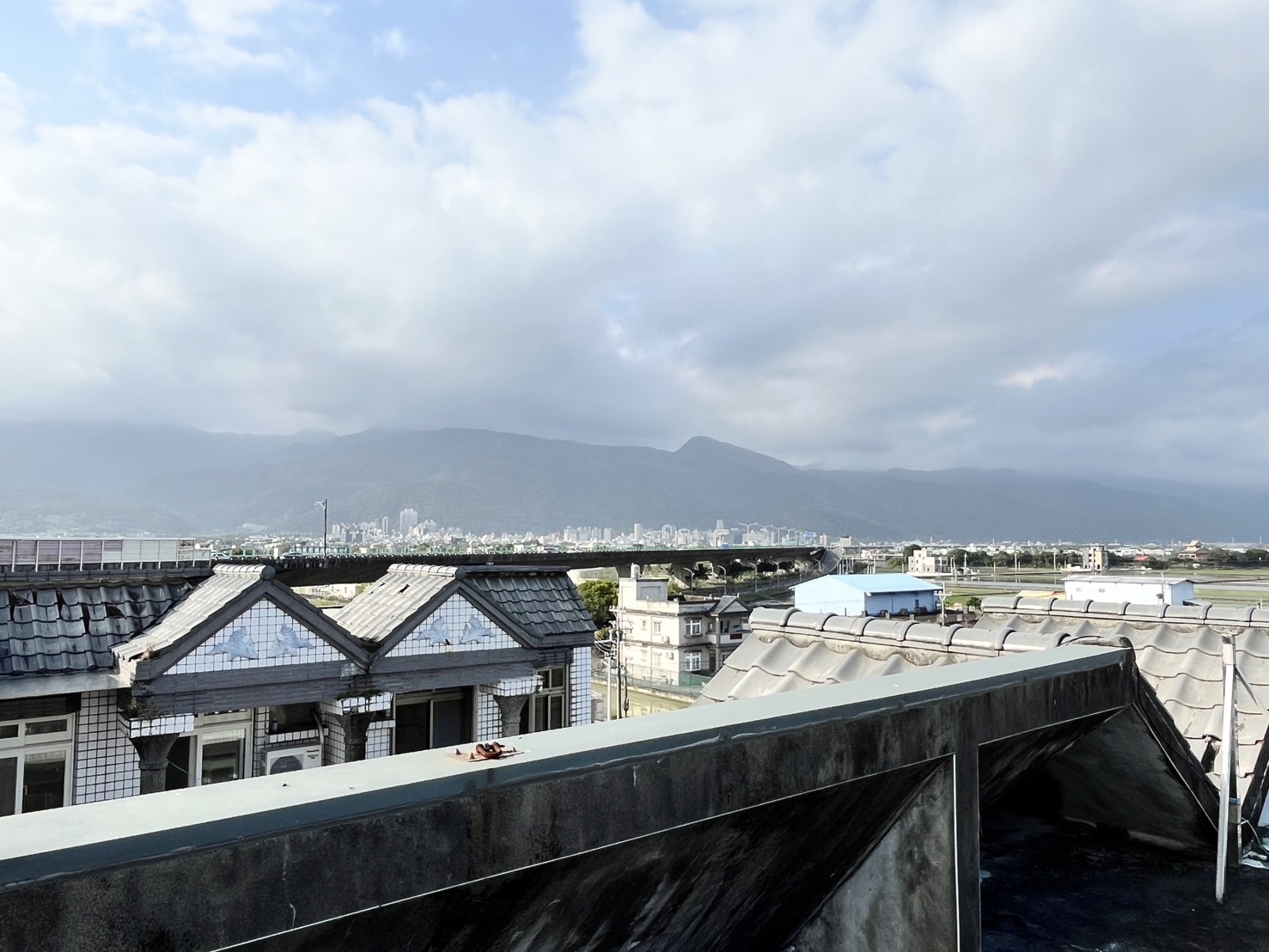 永慶許書豪★礁溪高速公路旁一卡皮箱精美別墅