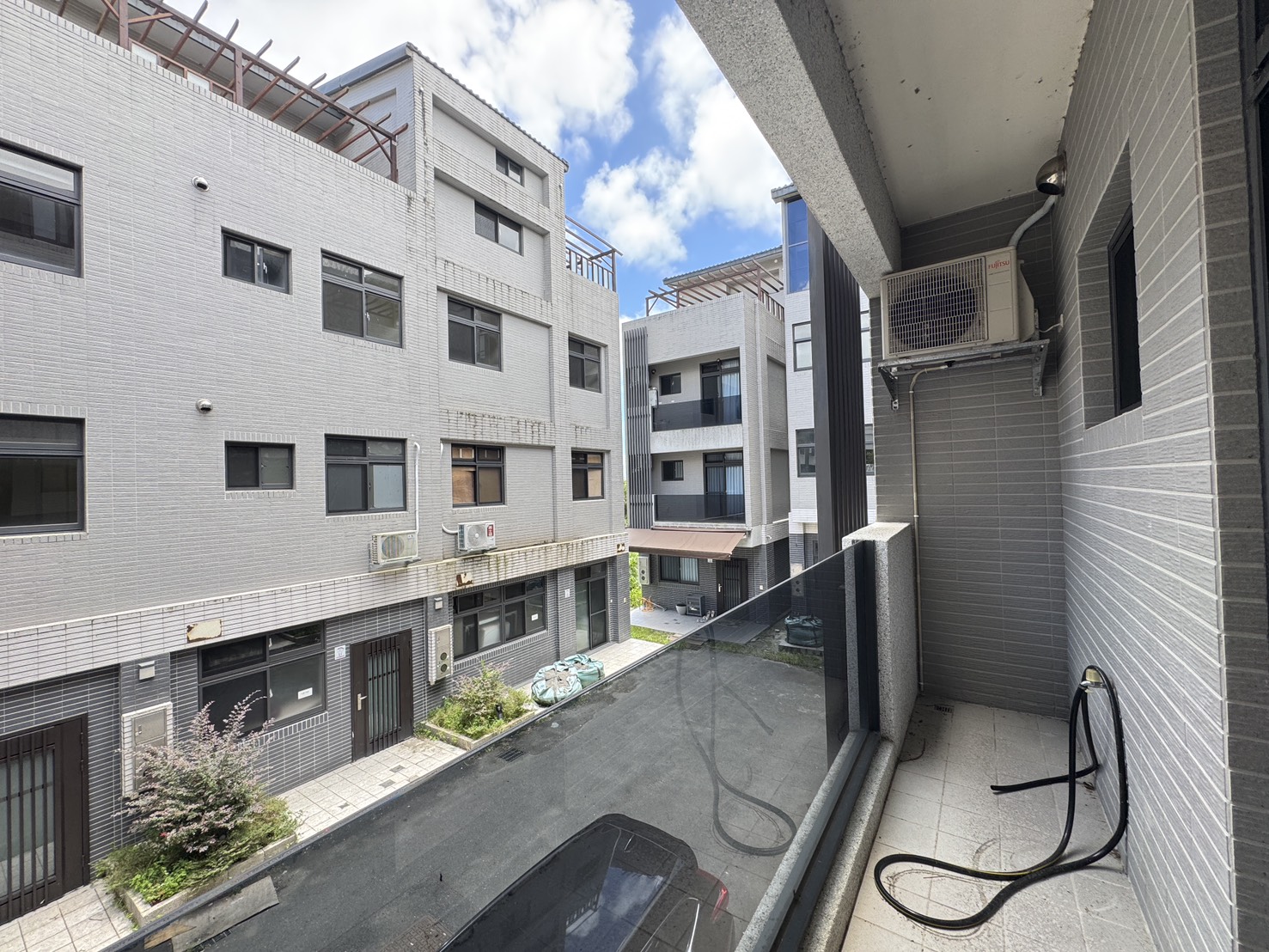 永慶許書豪★近礁溪市區省道旁社區型電梯美別墅