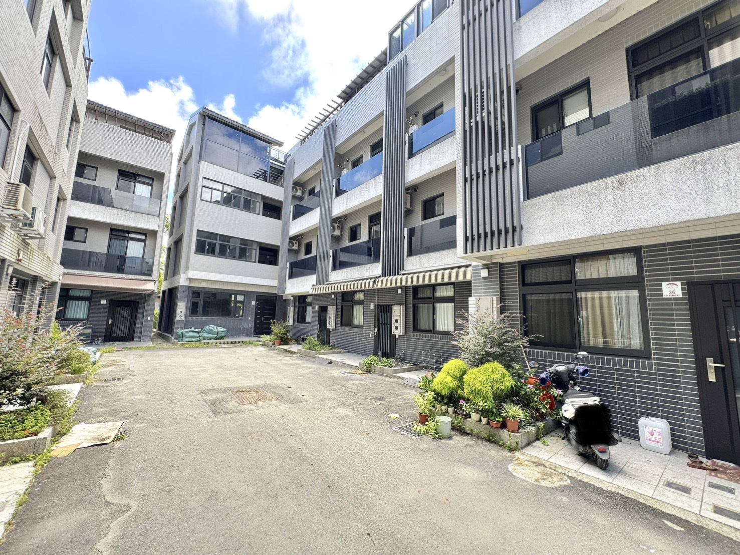 永慶許書豪★近礁溪市區省道旁社區型電梯美別墅