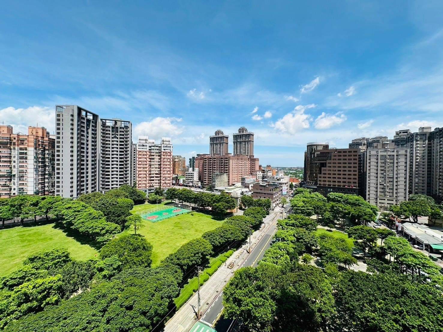 百川雲頂四房雙車位~公園景觀第一排~永久