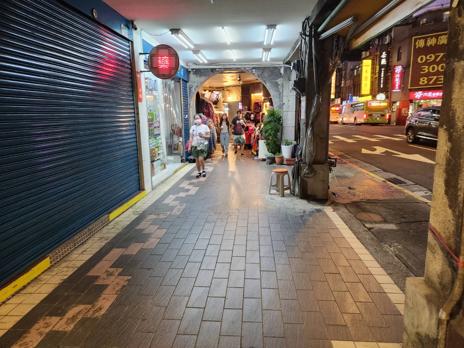 (247) 穩定收租長安西透天1+2樓住.辦.店