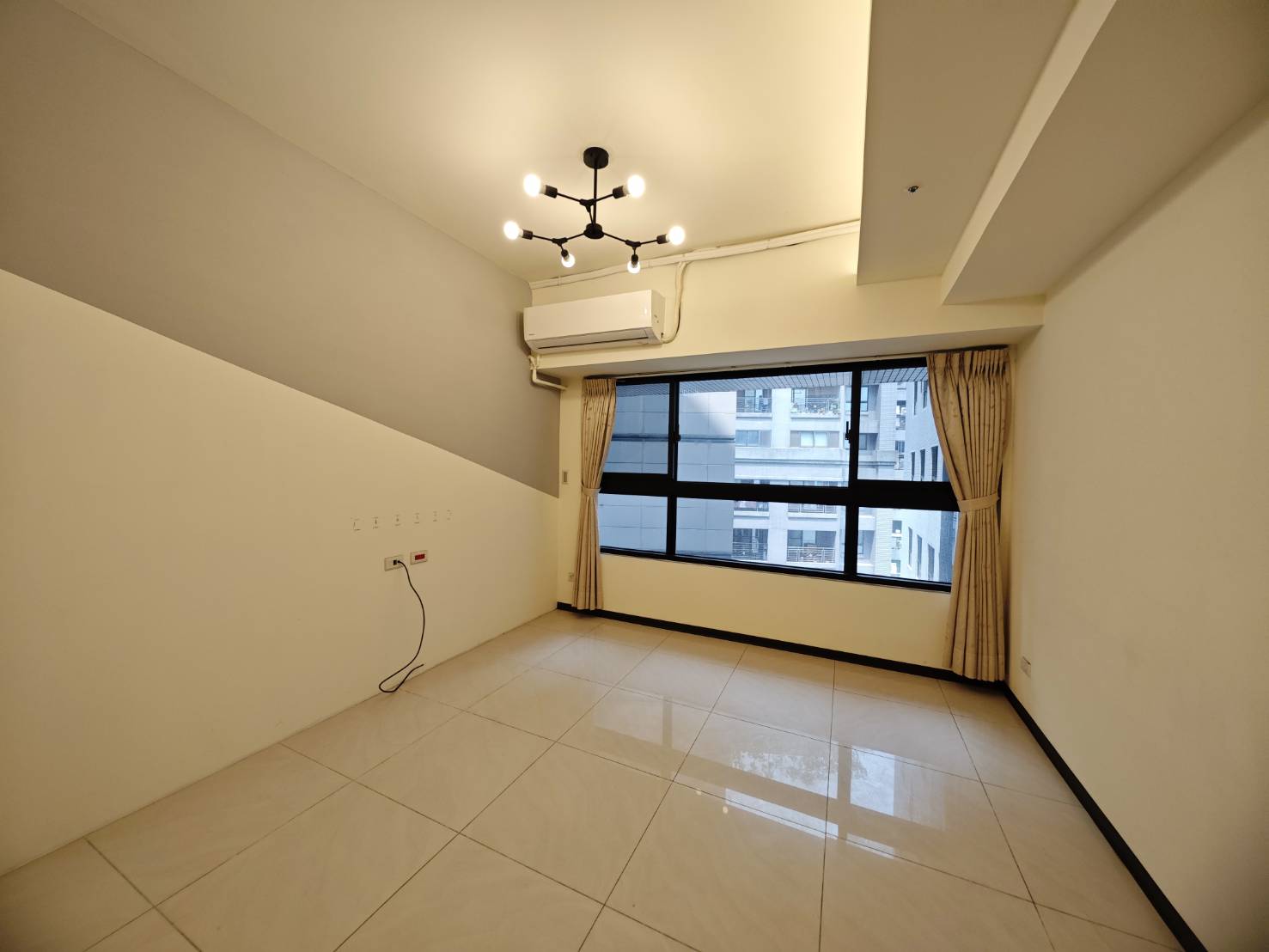 178 西門站 / 全坤威峰高樓邊間.採光3房