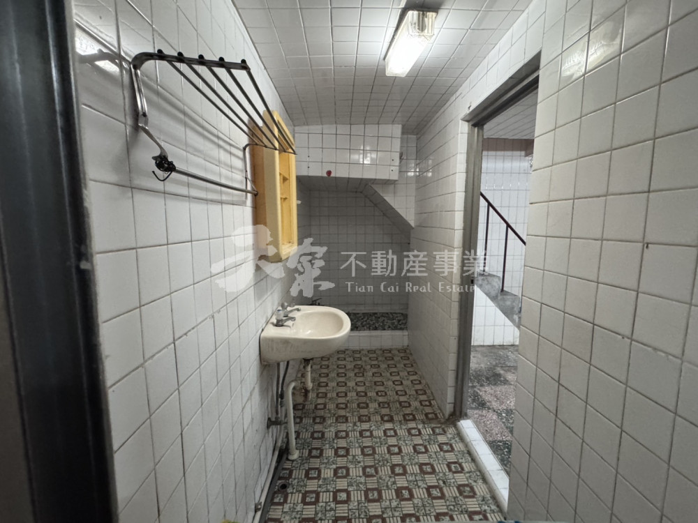 近前鋒國小之6米活巷 可改車庫低總價超值透天
