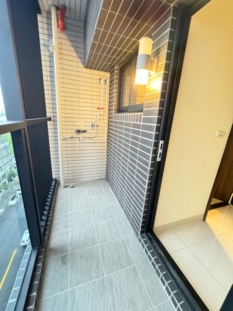輝達亞灣三多百貨捷運商圈繽海高樓景觀全新未住美宅