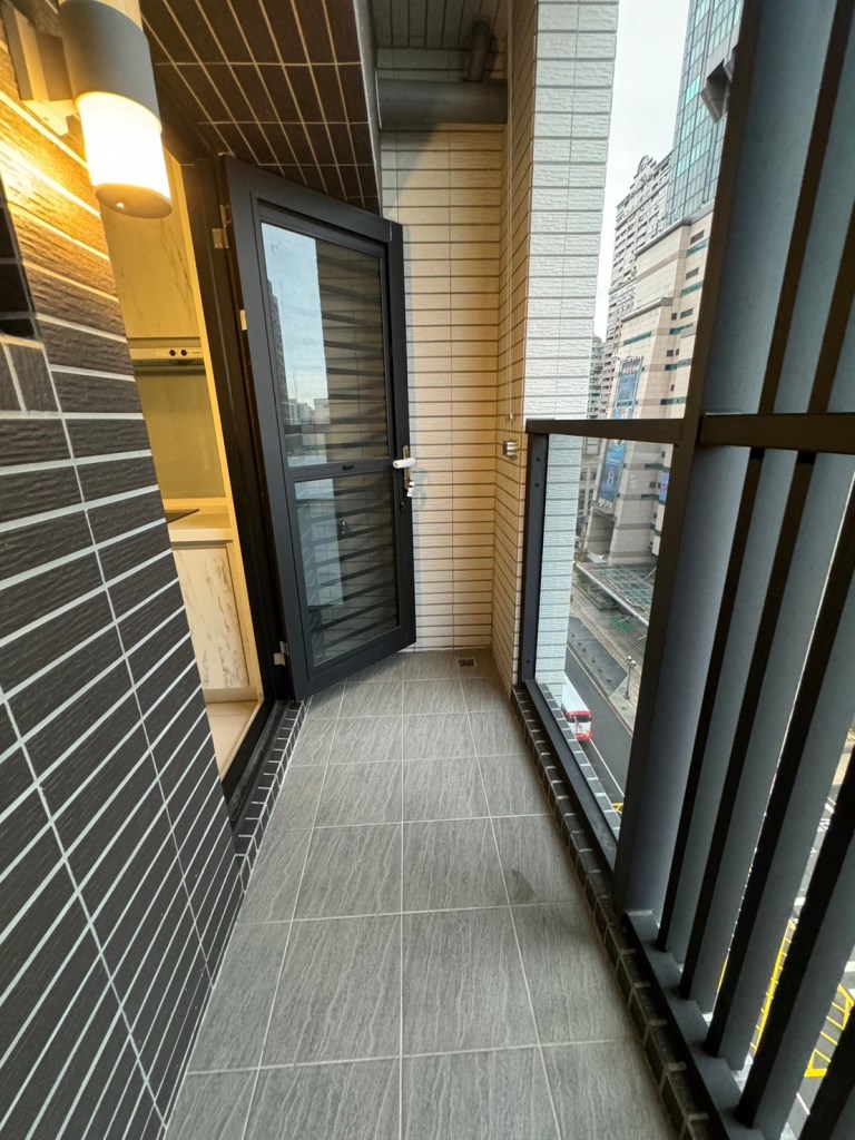 輝達亞灣三多百貨捷運商圈繽海高樓景觀全新未住美宅