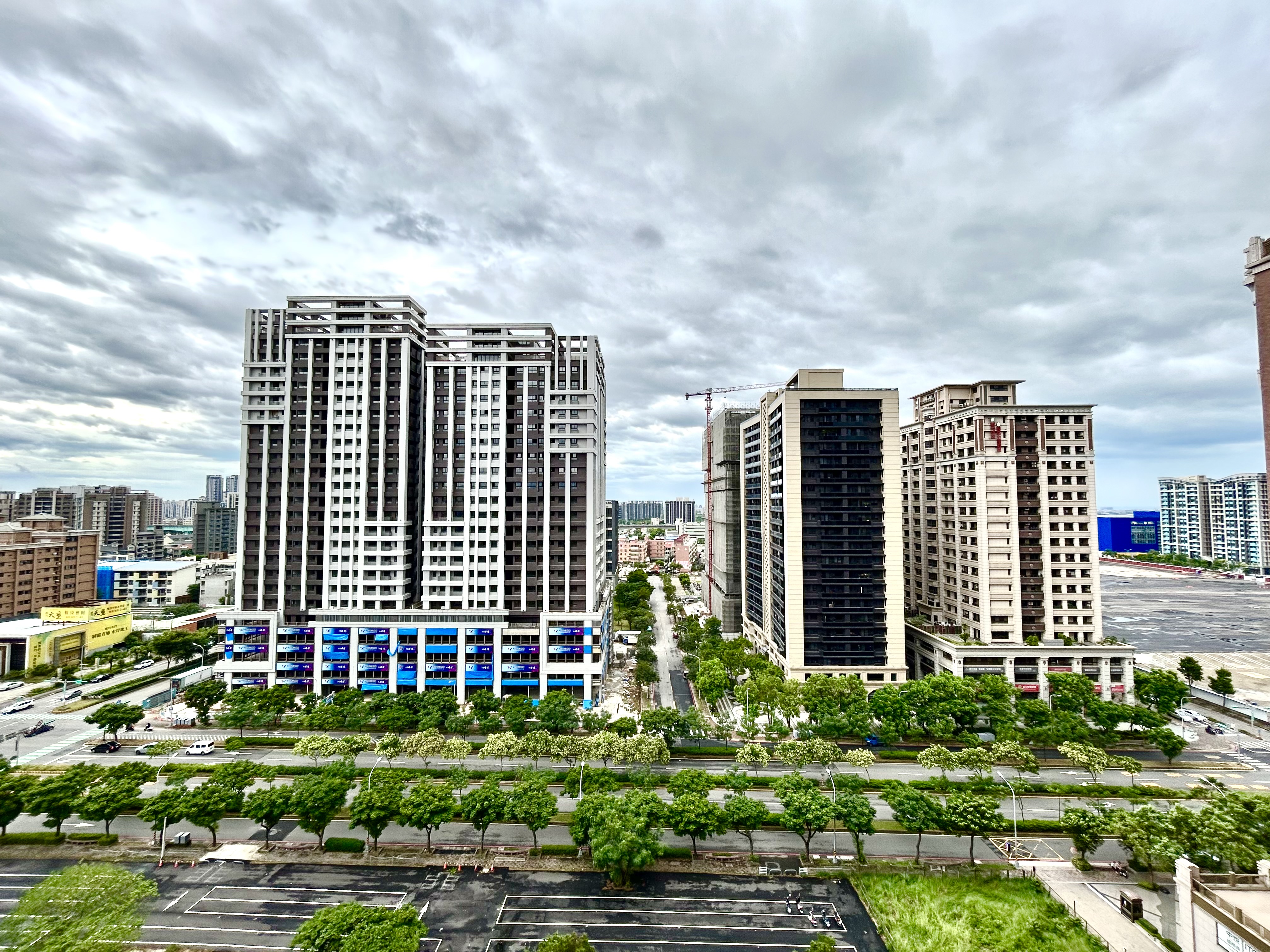 桃園高鐵A18站前廣場旁〈新潤國品苑〉高樓景觀三房+平面車位