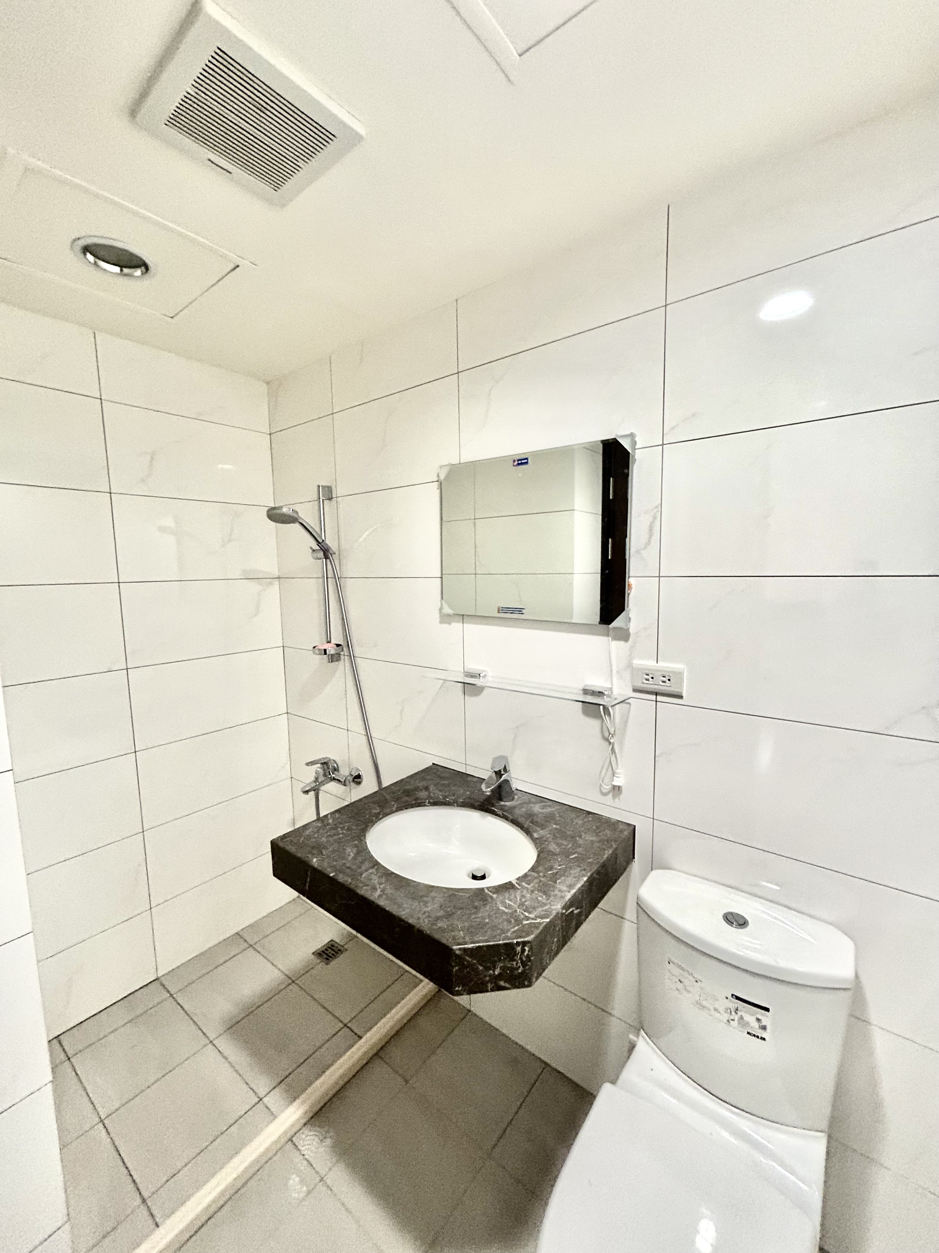 桃園高鐵A18站前廣場旁〈新潤國品苑〉高樓景觀三房+平面車位