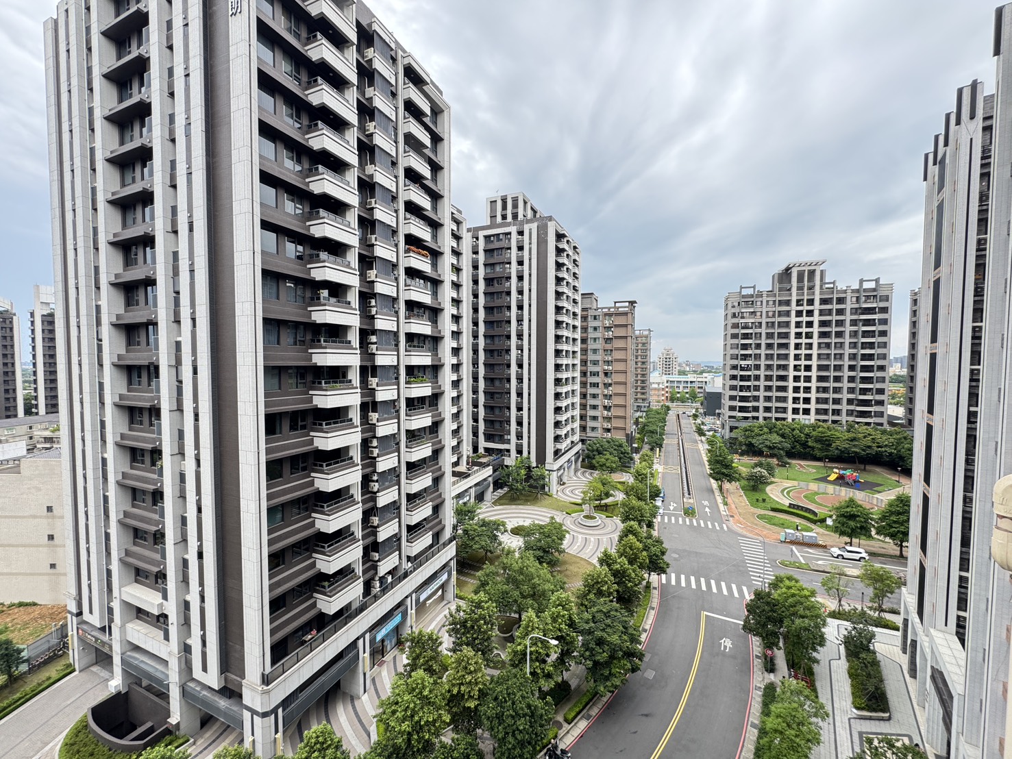 青埔A19全新交屋〈豐郡京硯〉成家兩房車