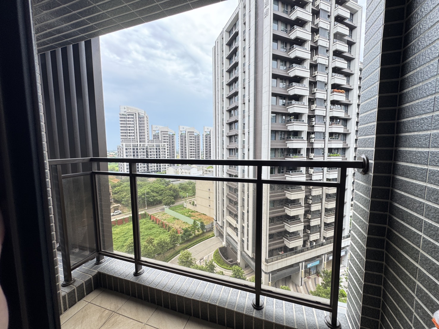 青埔A19全新交屋〈豐郡京硯〉成家兩房車