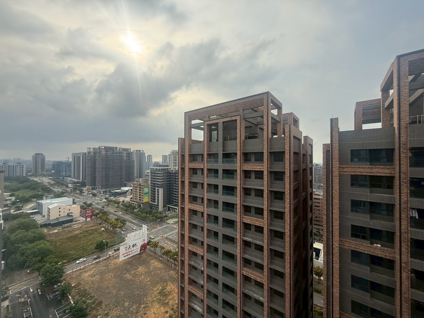 青埔 A18 指標宅｜新潤君頤三房平車｜卡位國泰站前開發紅利