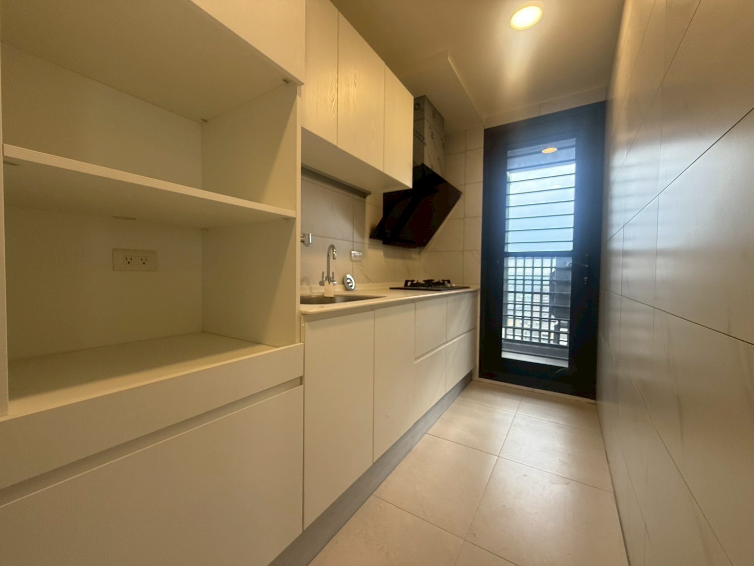 青埔 A18 指標宅｜新潤君頤三房平車｜卡位國泰站前開發紅利