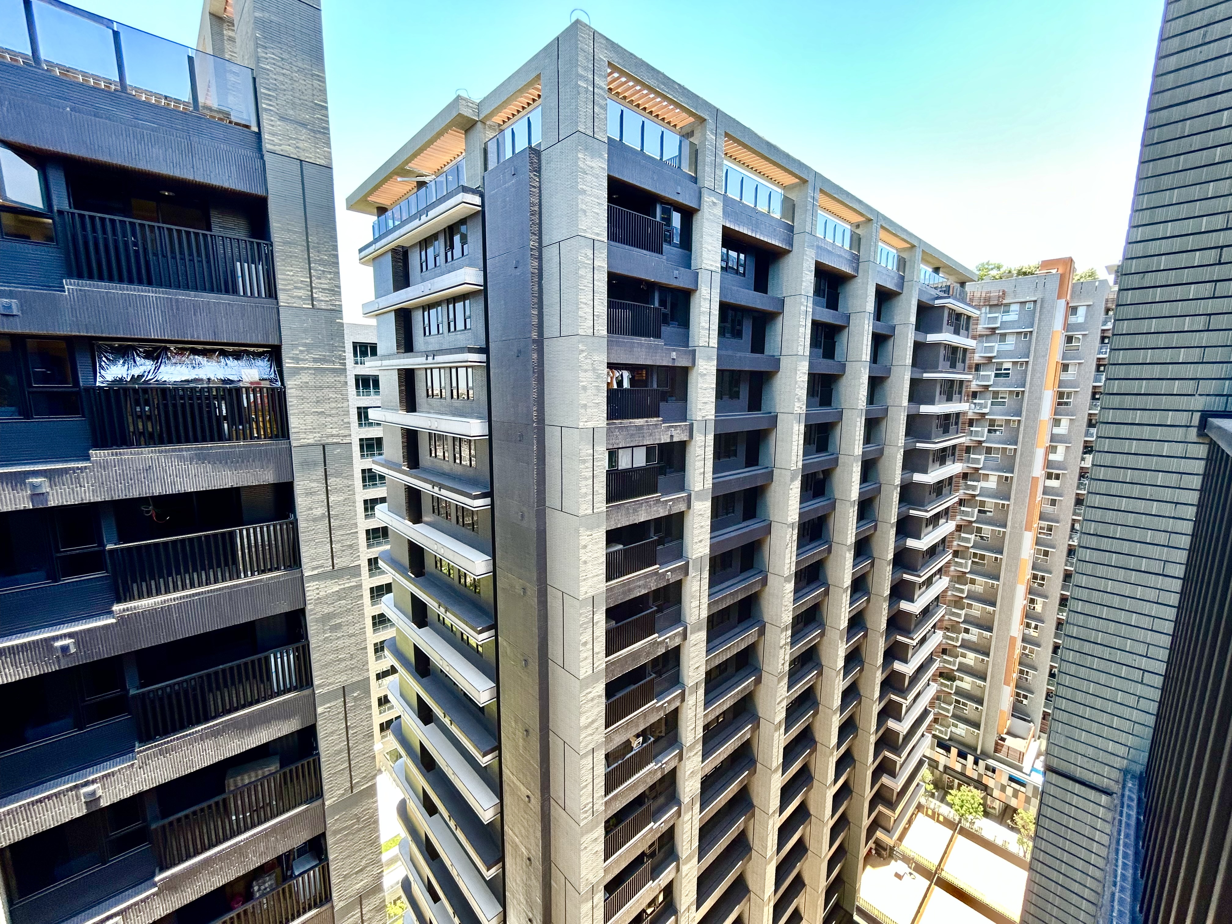 A18 站前新銳｜18 樓三房平車｜1898 萬卡位國泰特區紅利