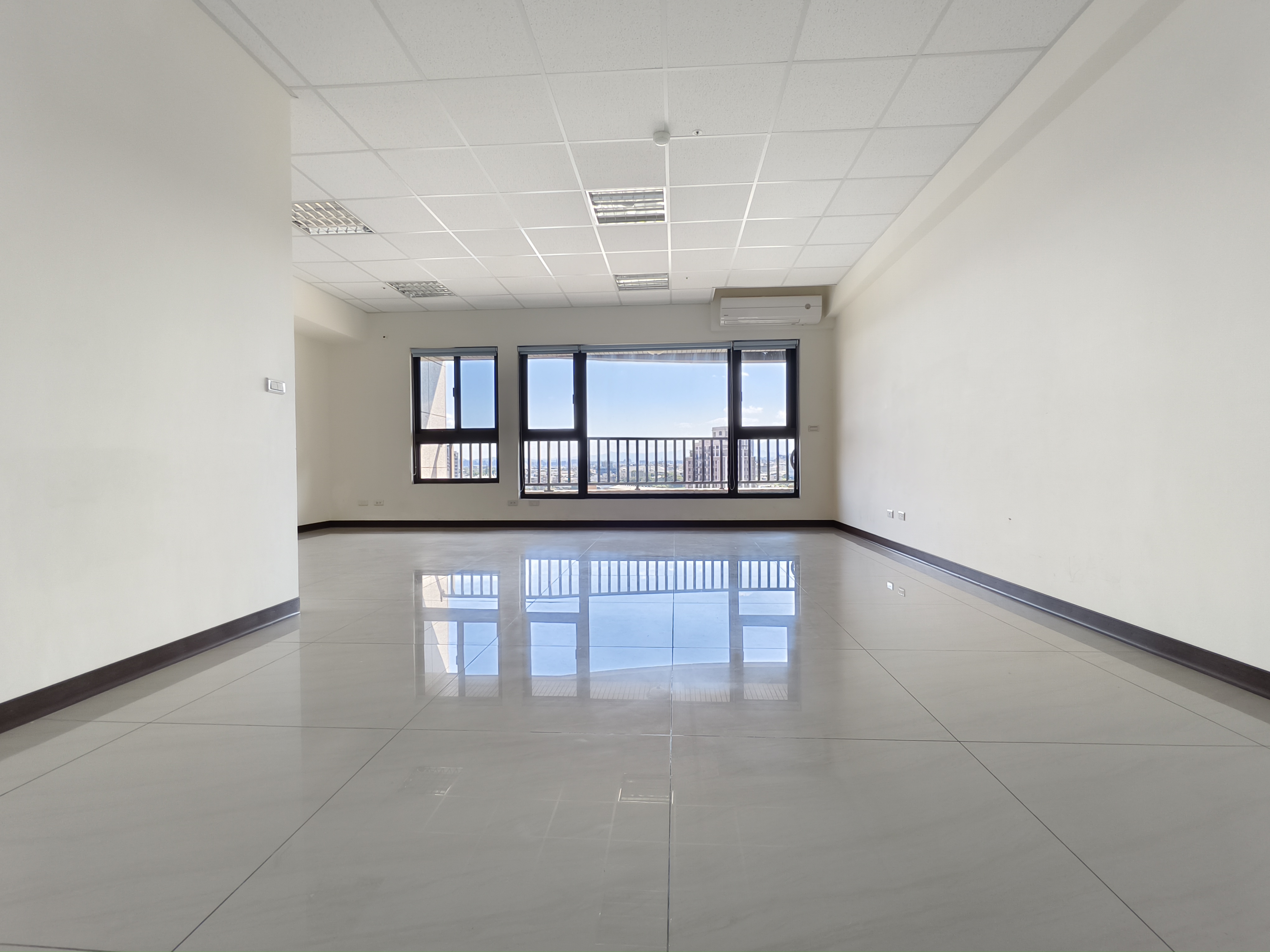 A18蛋黃區國寶苑3+1房車位