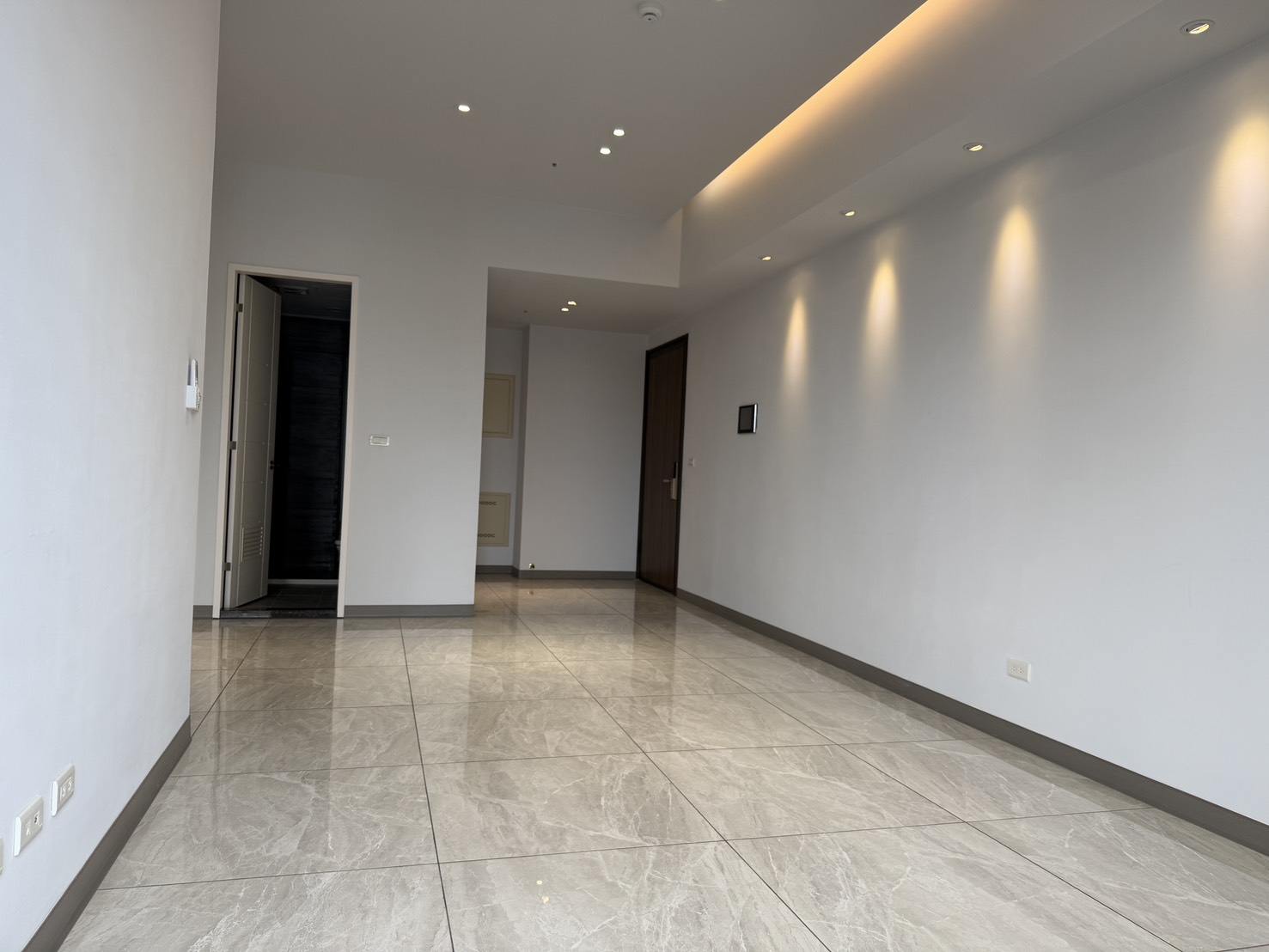 A19捷運威均晶鑽三房車位