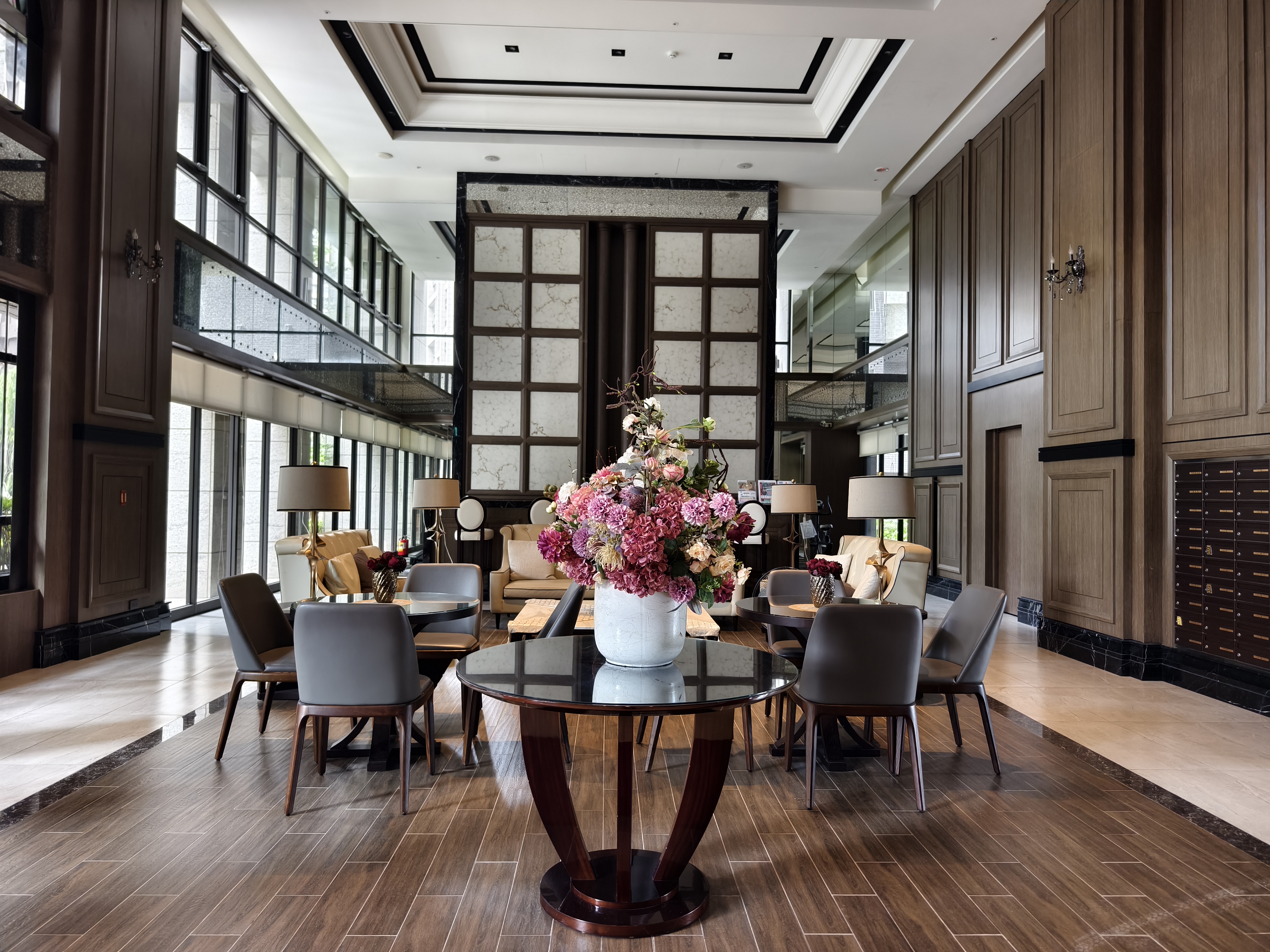 A18蛋黃區國寶苑3+1房車位