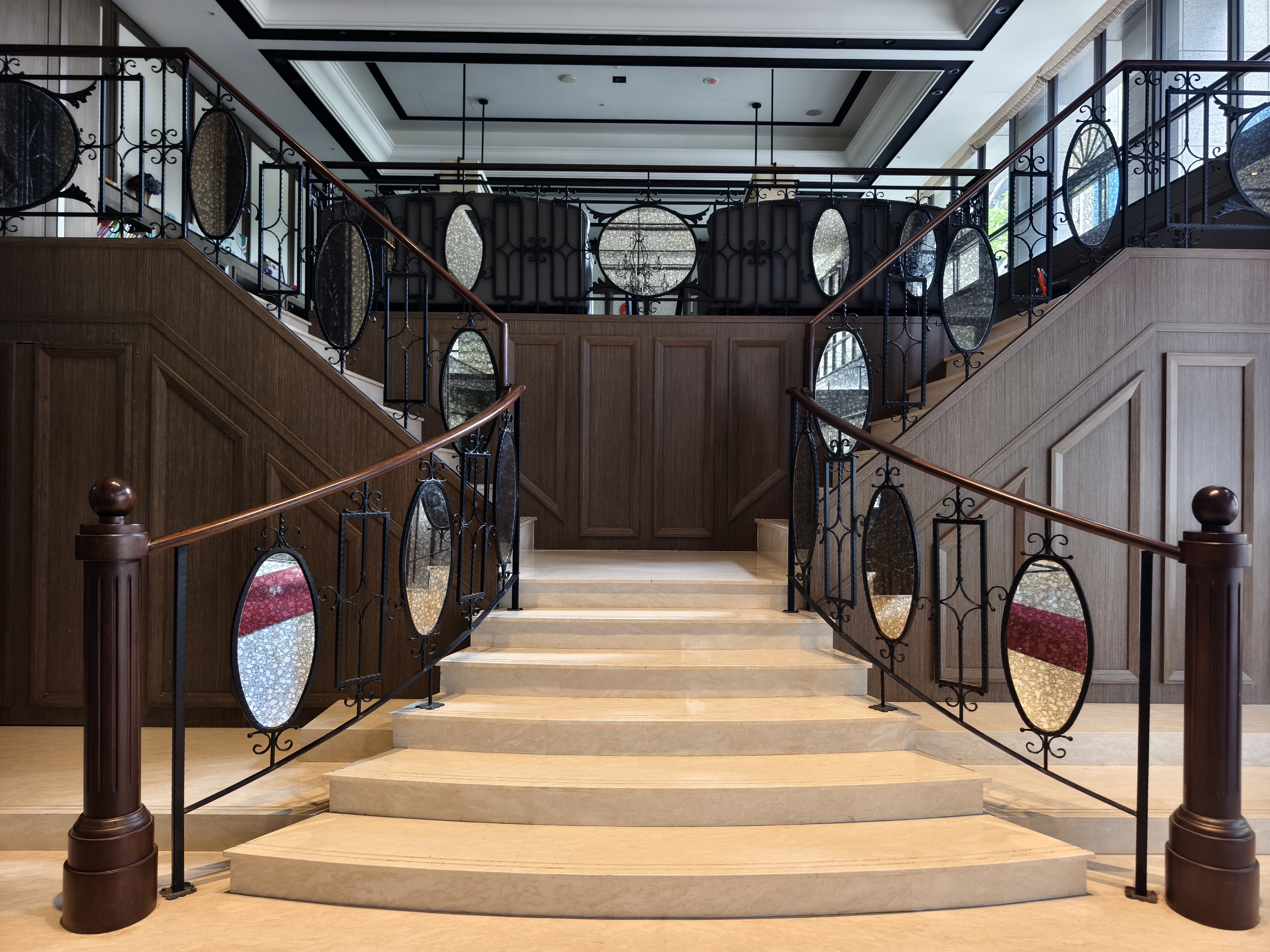 A18蛋黃區國寶苑3+1房車位