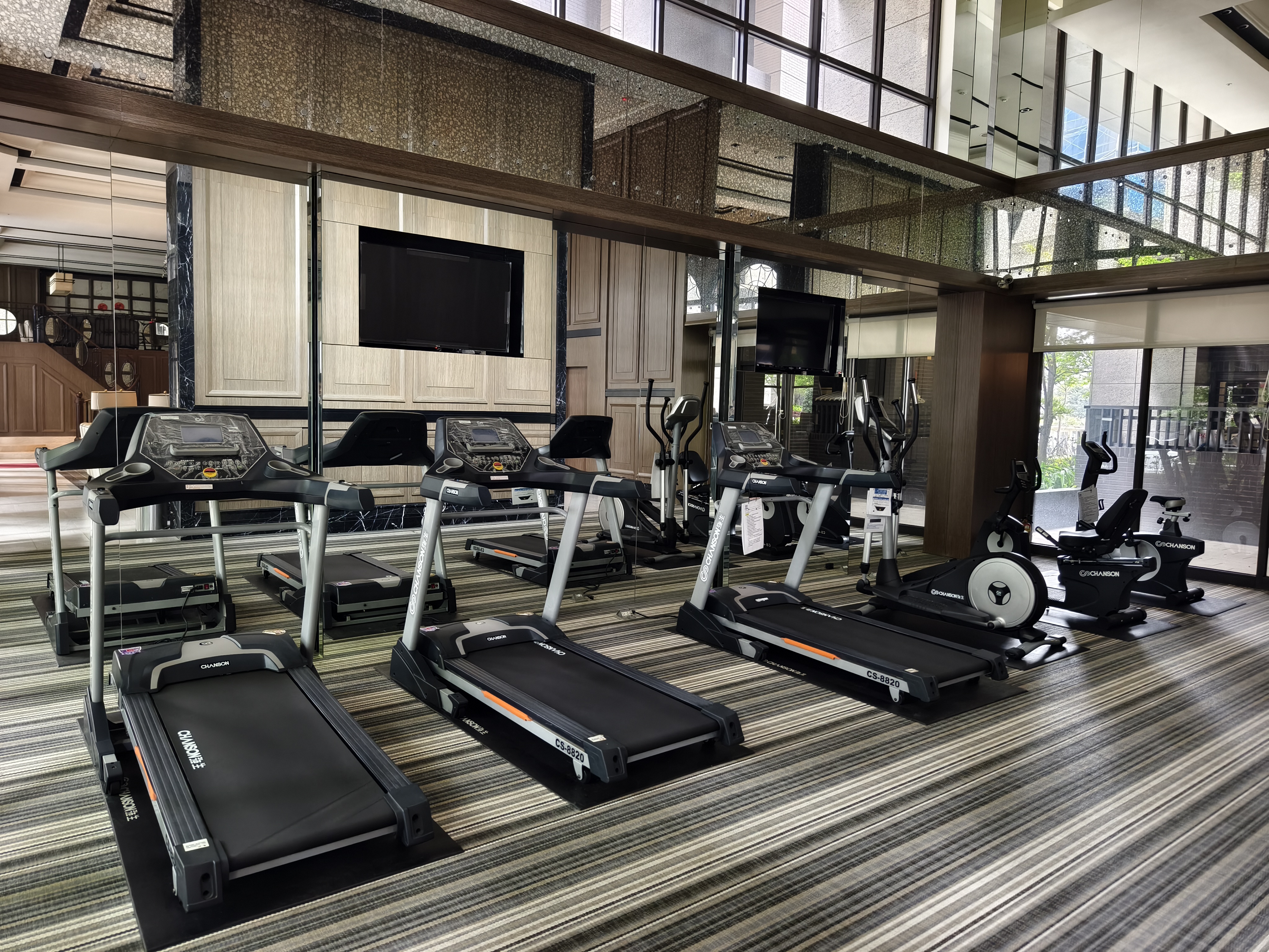 A18蛋黃區國寶苑3+1房車位