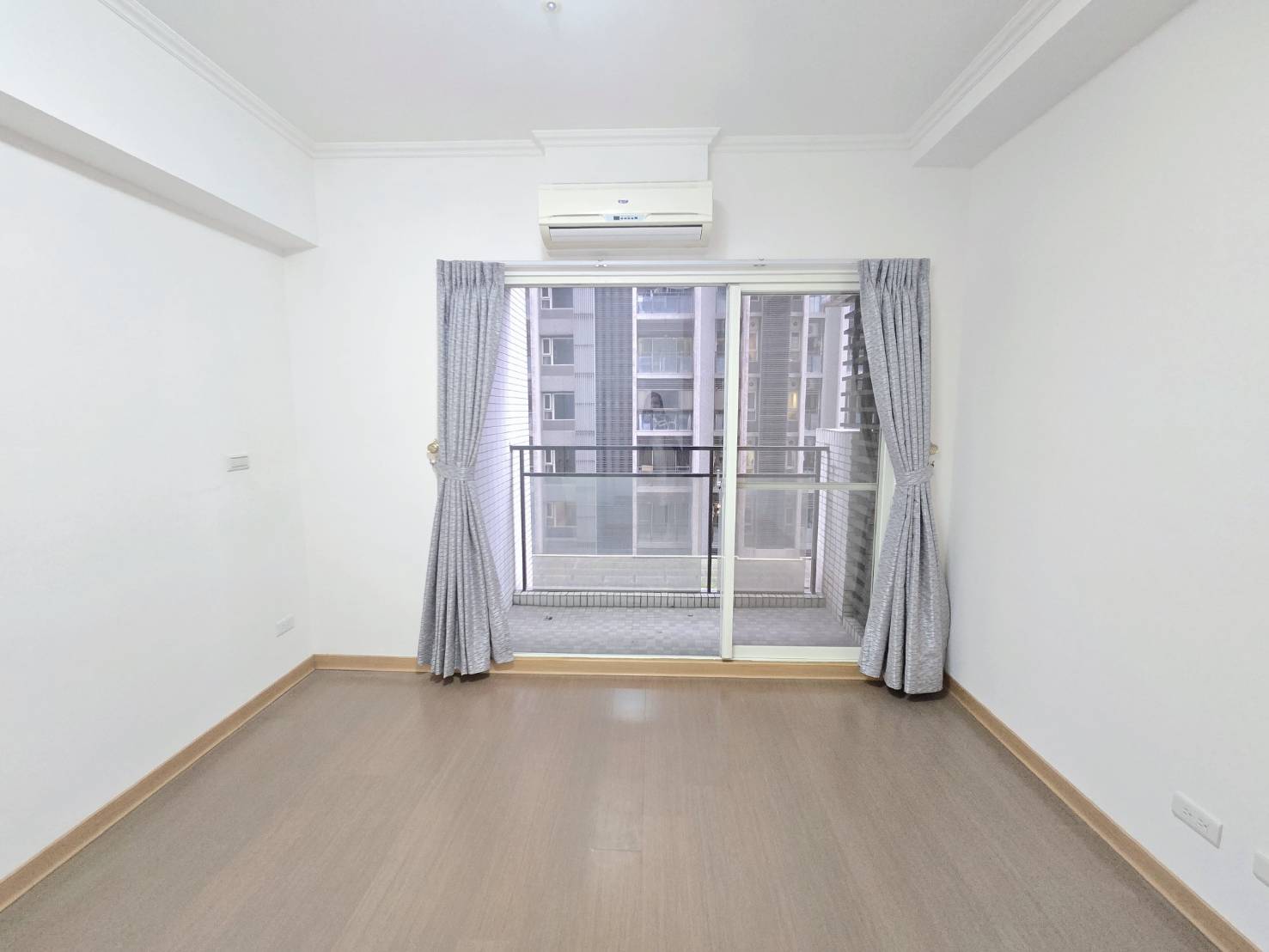 海華SOGO┃國際之星大三房車位