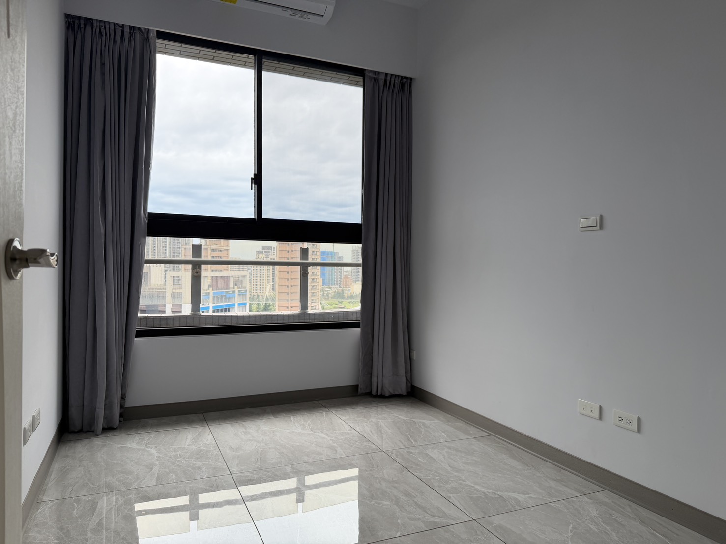 A19捷運威均晶鑽三房車位