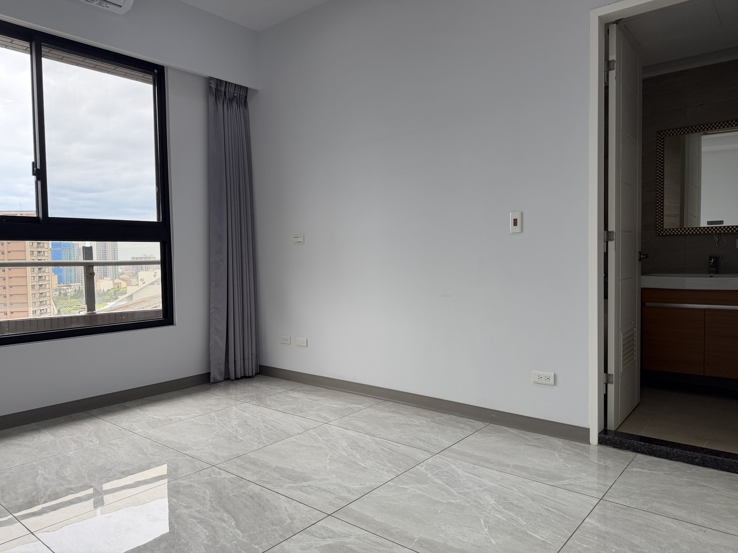 A19捷運威均晶鑽三房車位