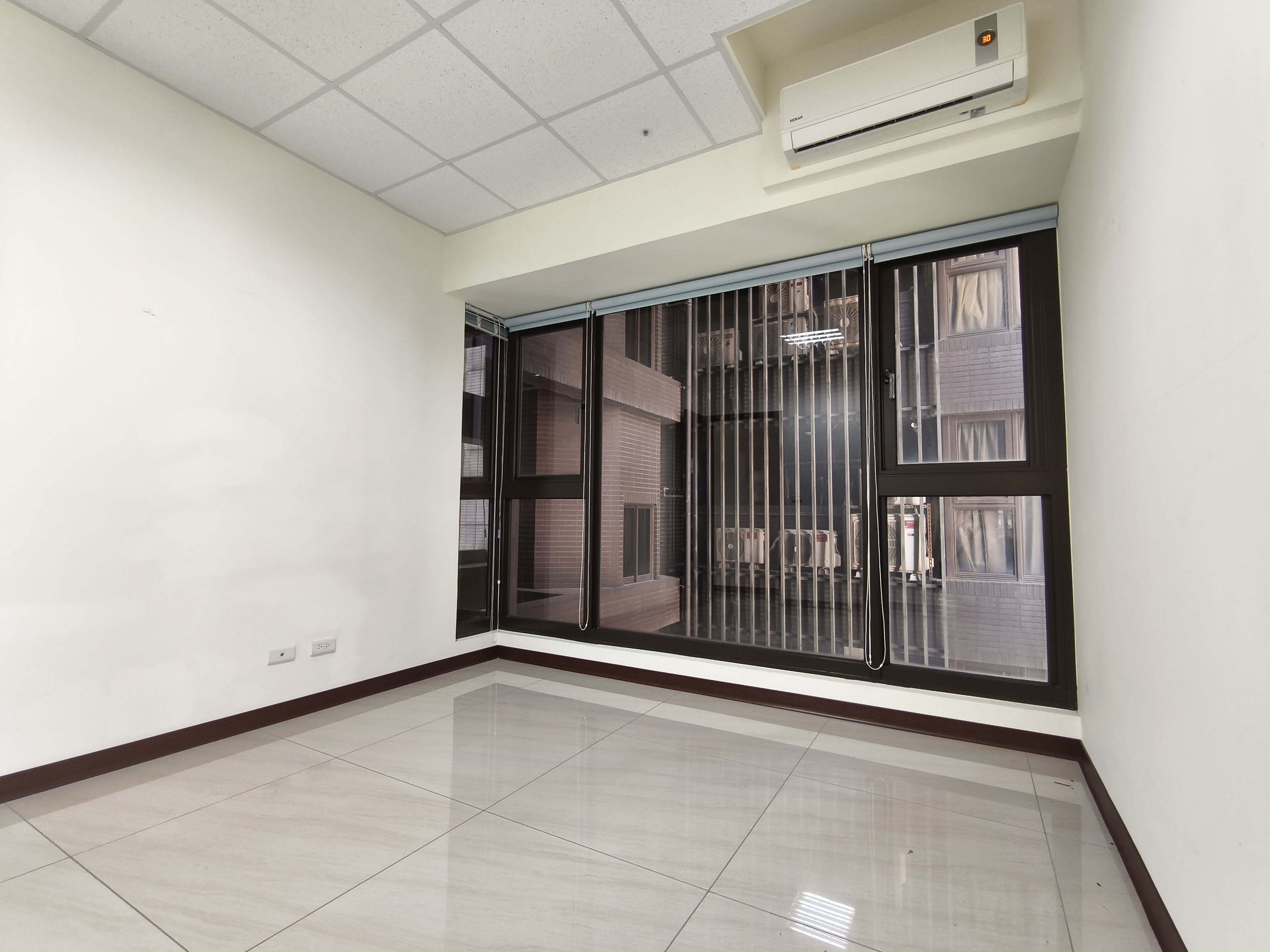 A18蛋黃區國寶苑3+1房車位