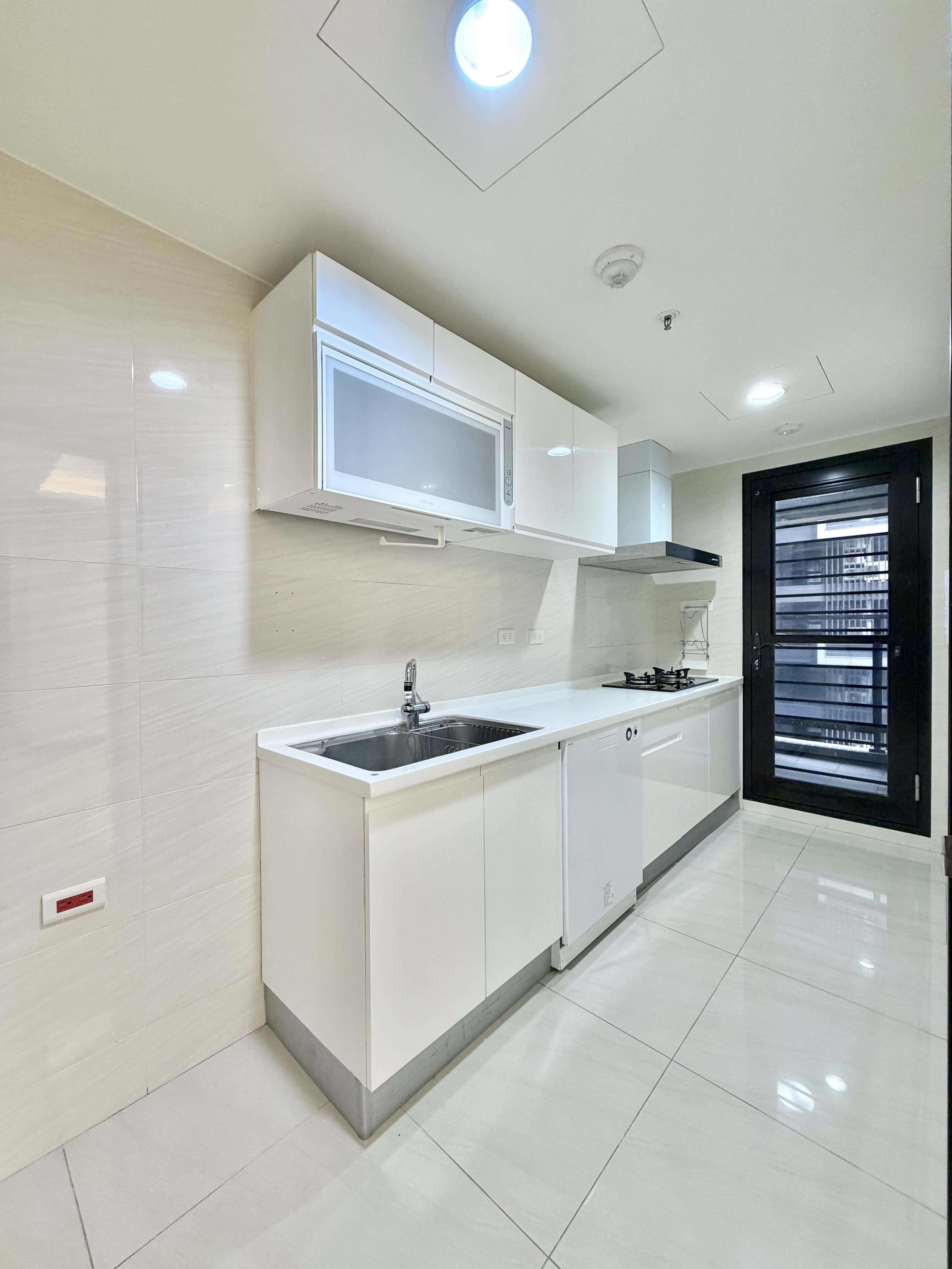 ⭐⭐⭐高鐵捷運A19『國峰苑』裝潢三房+車位