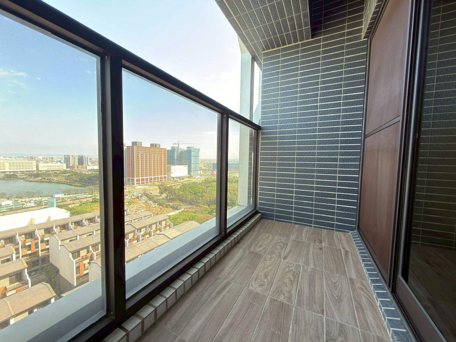 大園客運 | 可寵可租補 | 全配含管 | 英堡日朗大三房車位