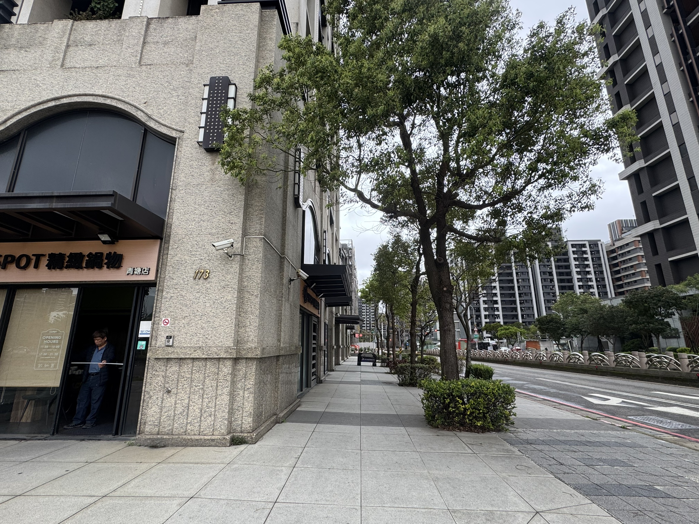 順儷MIHO正青塘園三角窗挑高7米金店面