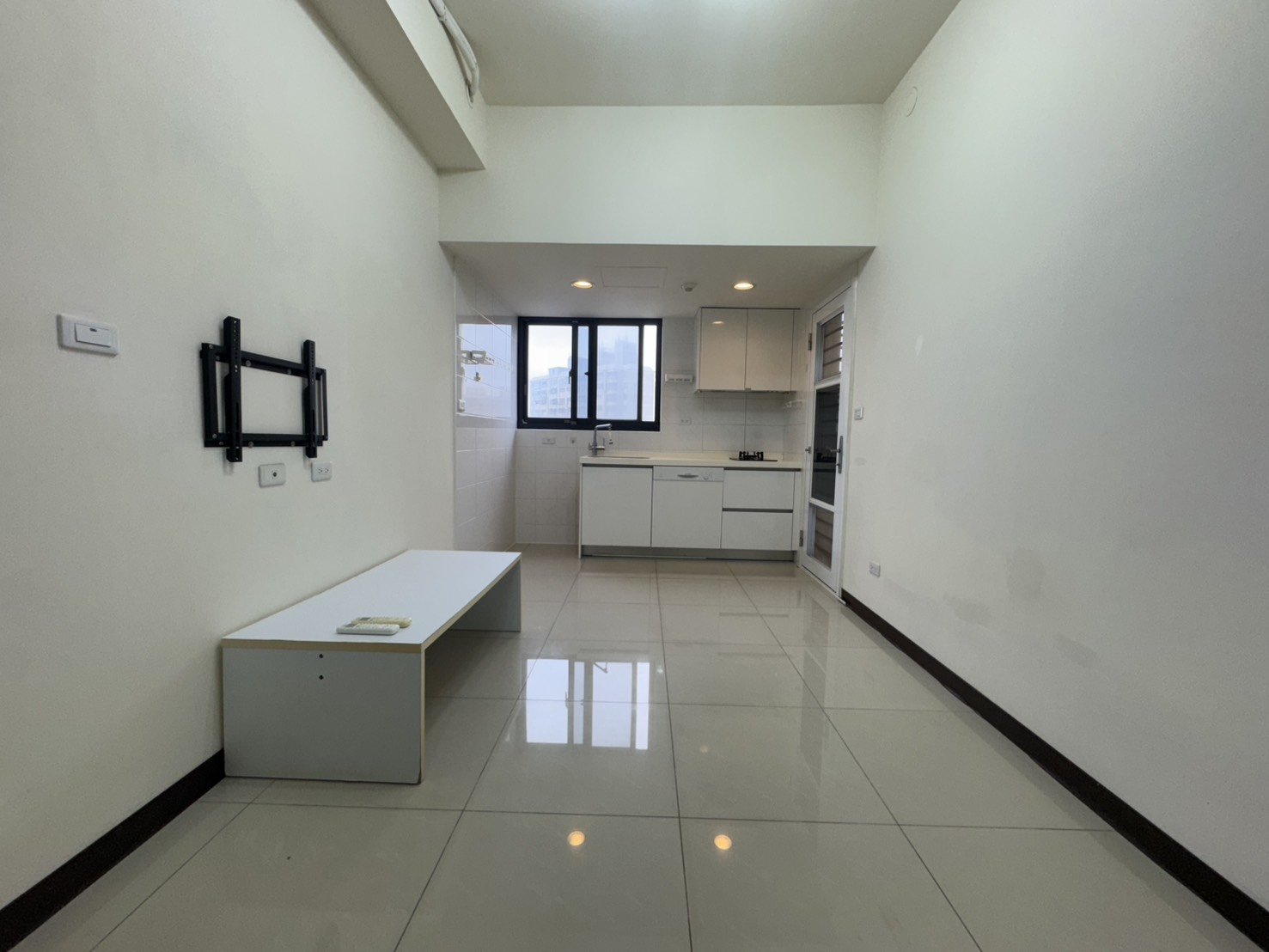 屋主想賣了快來看⭐⭐⭐近中壢後站體育園區兩房車位