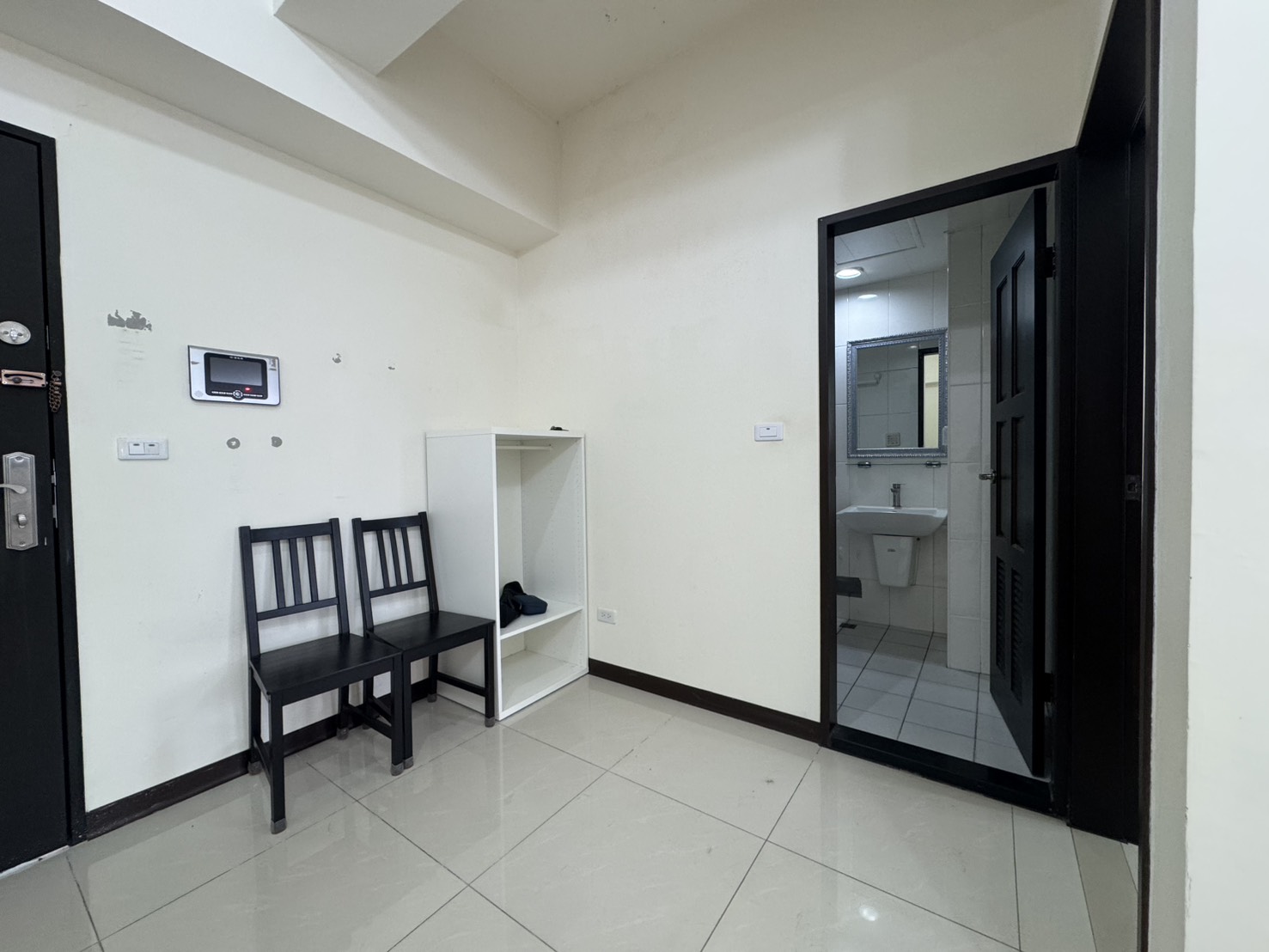 屋主想賣了快來看⭐⭐⭐近中壢後站體育園區兩房車位