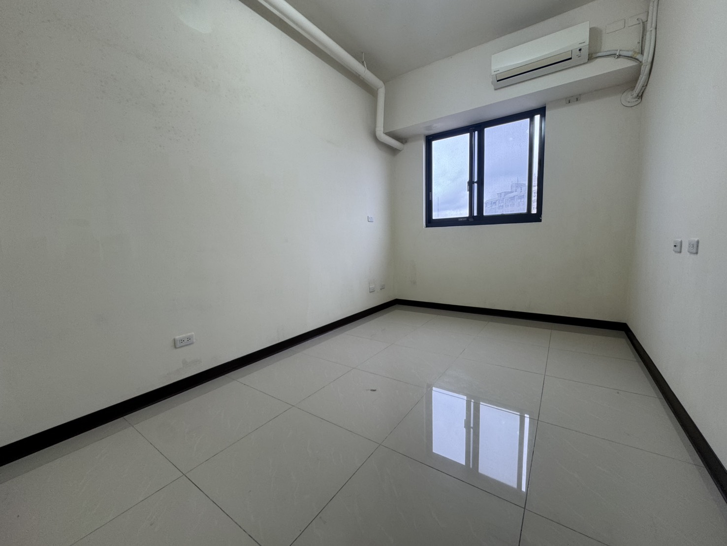 屋主想賣了快來看⭐⭐⭐近中壢後站體育園區兩房車位