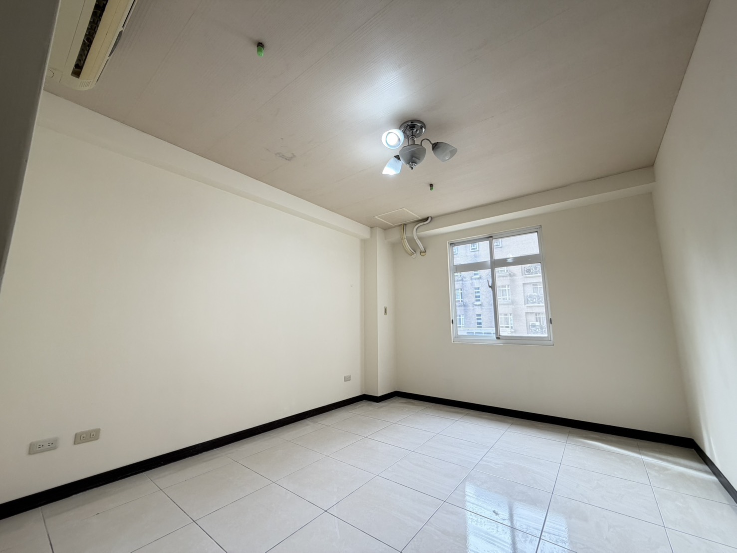 誠意出售價格調整!!⭐⭐⭐獨家平鎮-東方之星三房車位