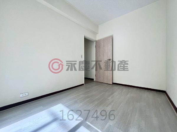 北屯區北平商圈文昌國小旁角間鄰路別墅