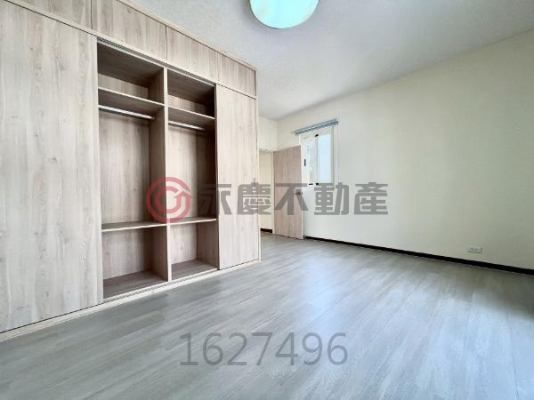 北屯區北平商圈文昌國小旁角間鄰路別墅