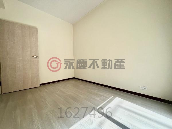 北屯區北平商圈文昌國小旁角間鄰路別墅