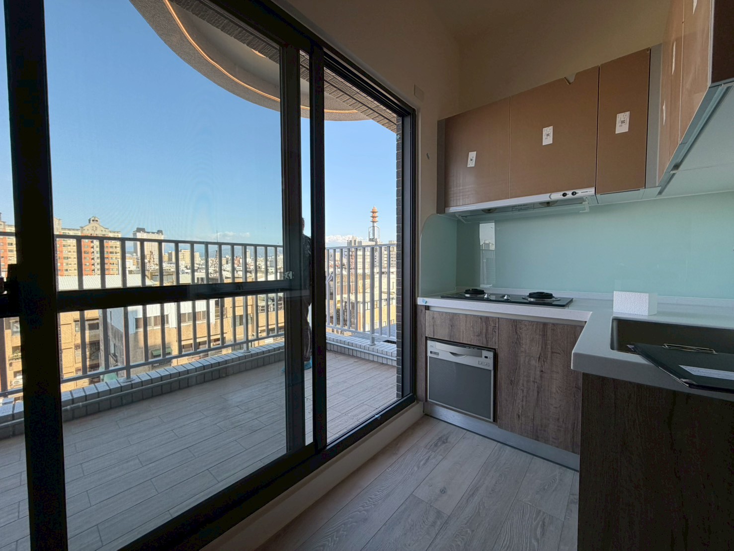 專任｜國美好好西區高樓層視野兩房附車位｜有露臺｜鑰匙在手