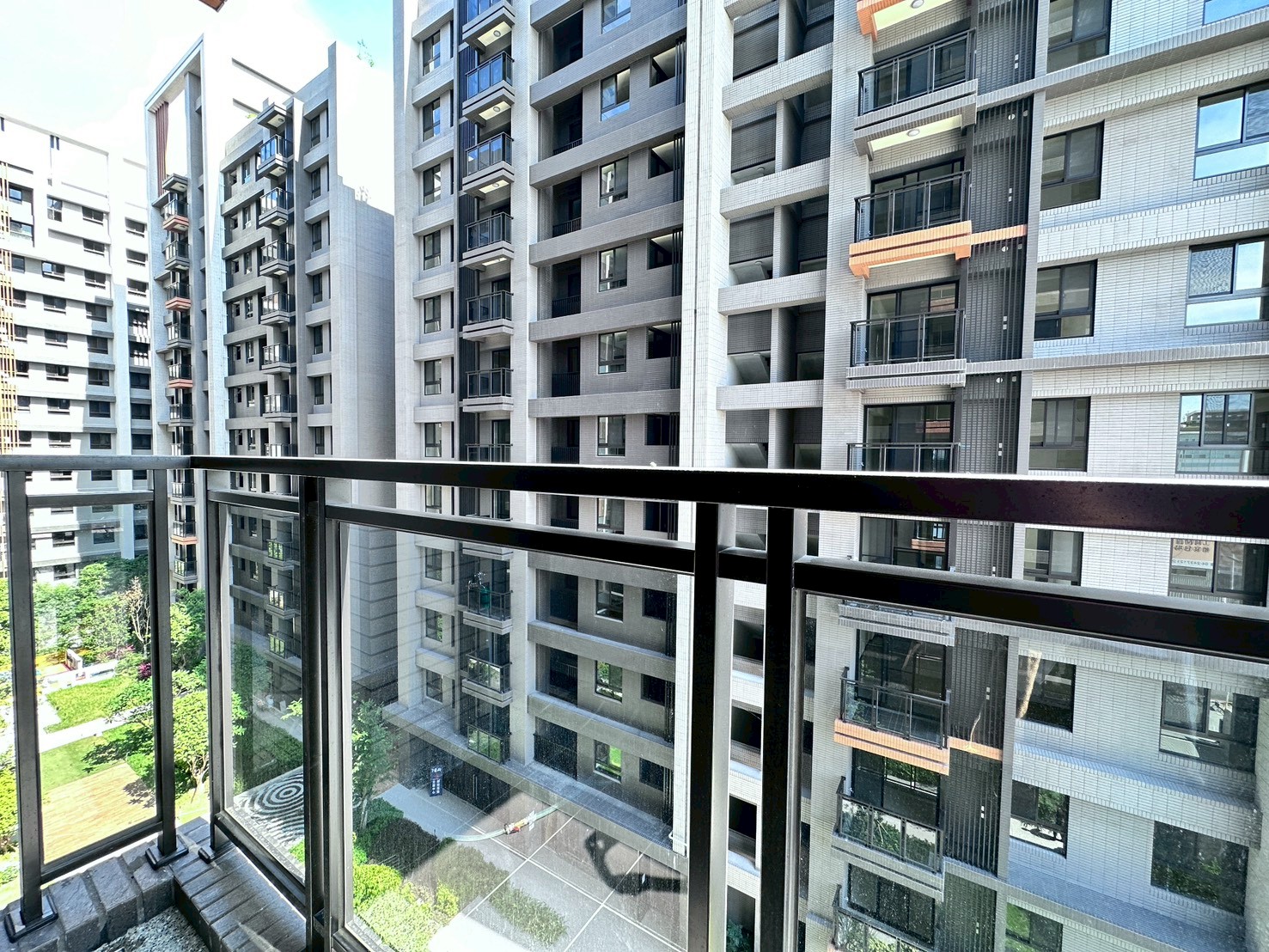 北屯丨機捷特區好市多旁富宇富好全新兩房平車