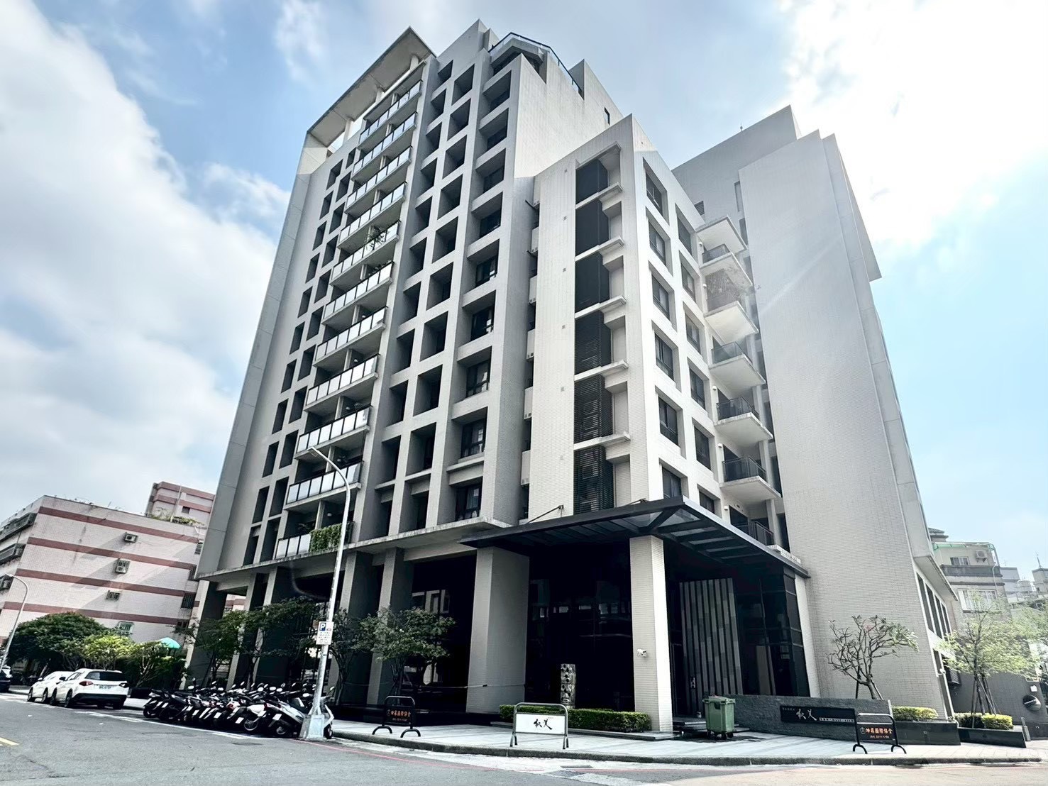 屋主決心不留!!降價求售🔰聚合發權美🔰輕屋齡三面採光三房平車