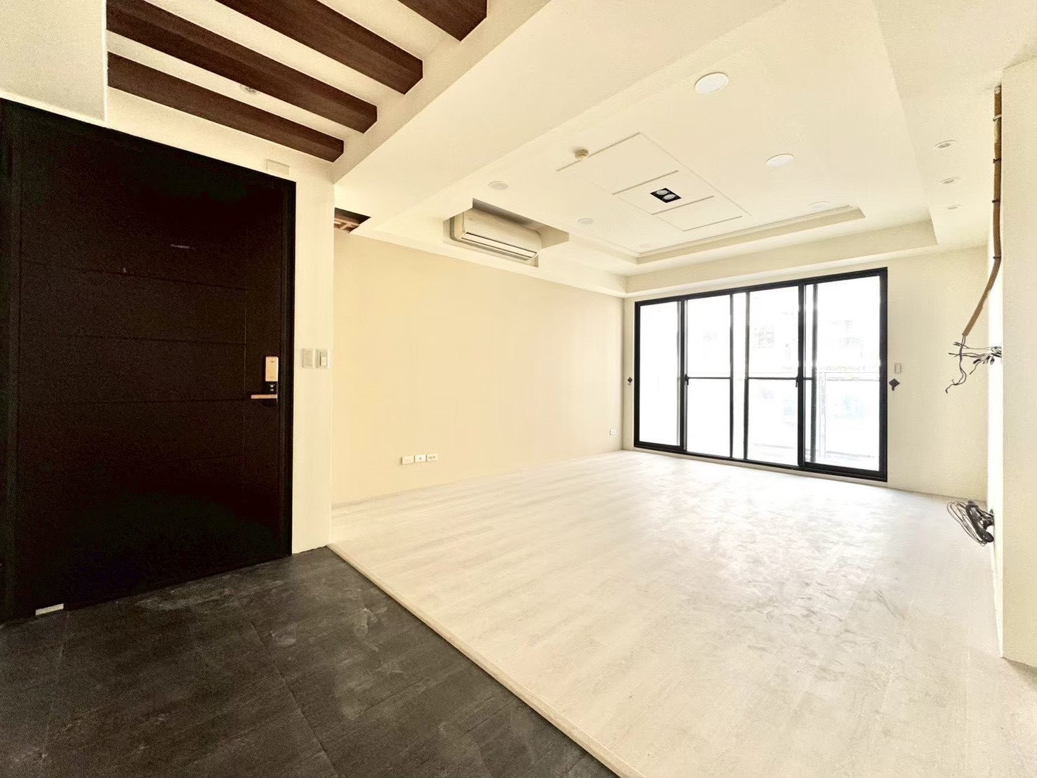 屋主決心不留!!降價求售🔰聚合發權美🔰輕屋齡三面採光三房平車