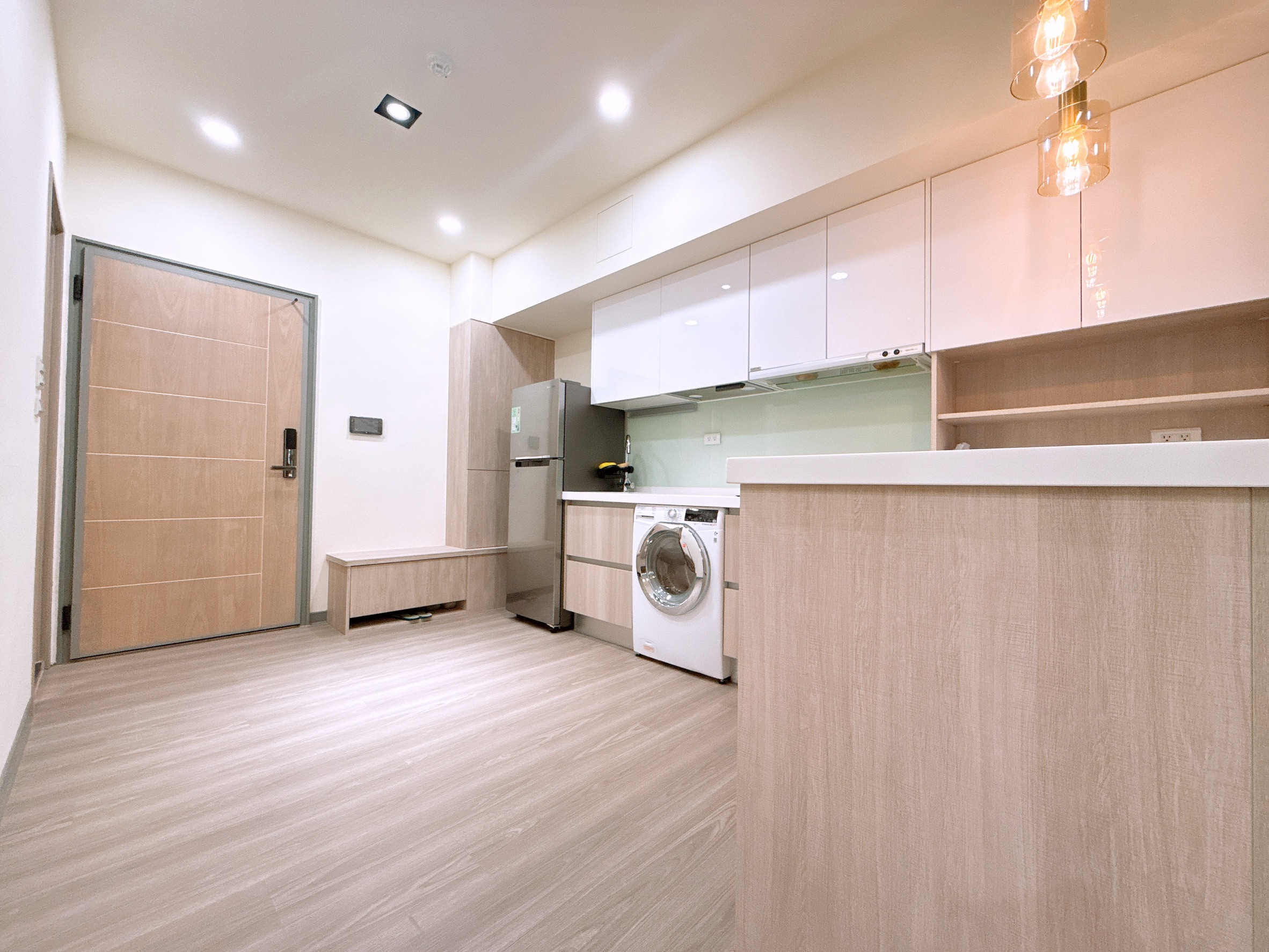 東區丨新年新希望 就看這一道 LALAPORT台中新站精裝兩房平車