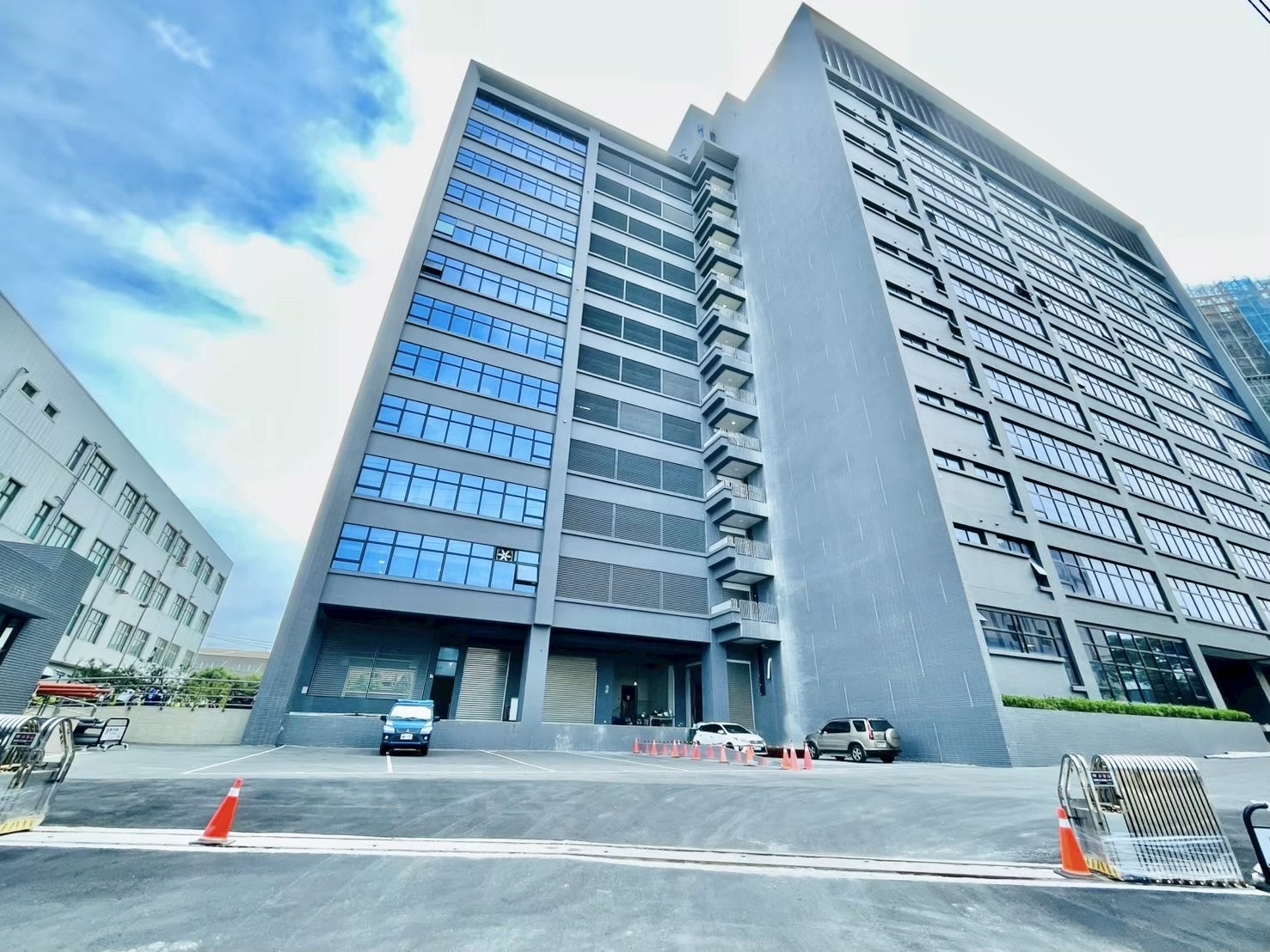 交流道旁ꕤ億聲科技園區全新可廠登辦公室+雙車位